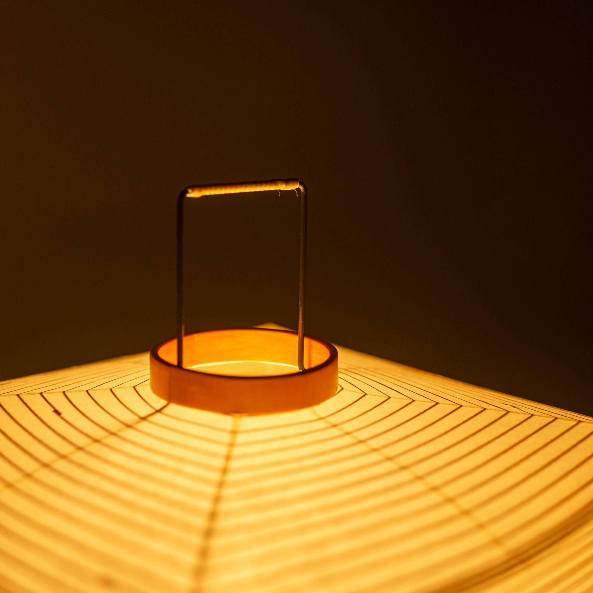 Japanese Isamu Noguchi Akari Table or Floor Lamp, Model 7A