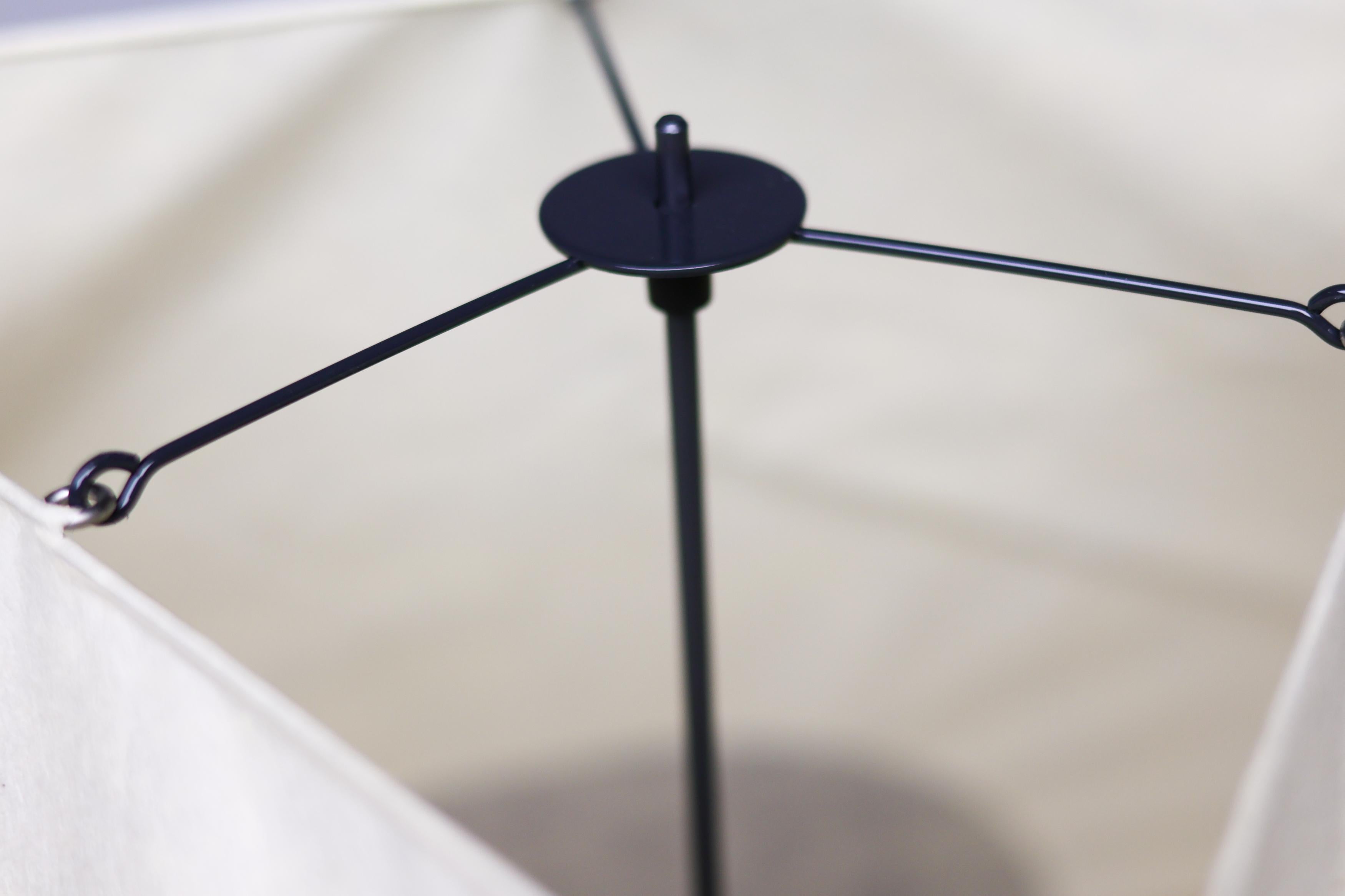 Japonais Sculpture lumineuse Isamu Noguchi Akari UF-3Q en vente
