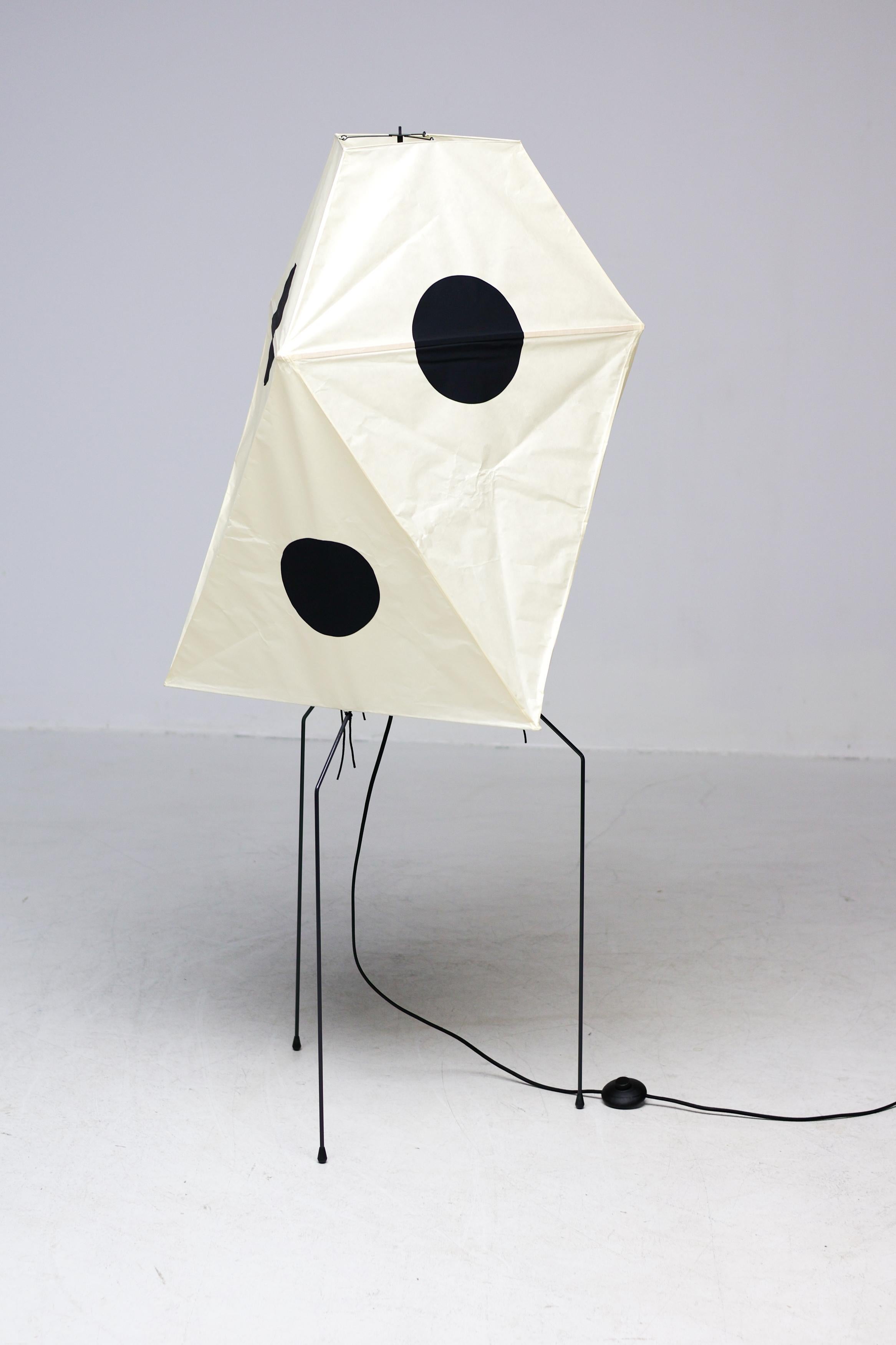Sculpture lumineuse Isamu Noguchi Akari UF-3Q Excellent état - En vente à Dronten, NL