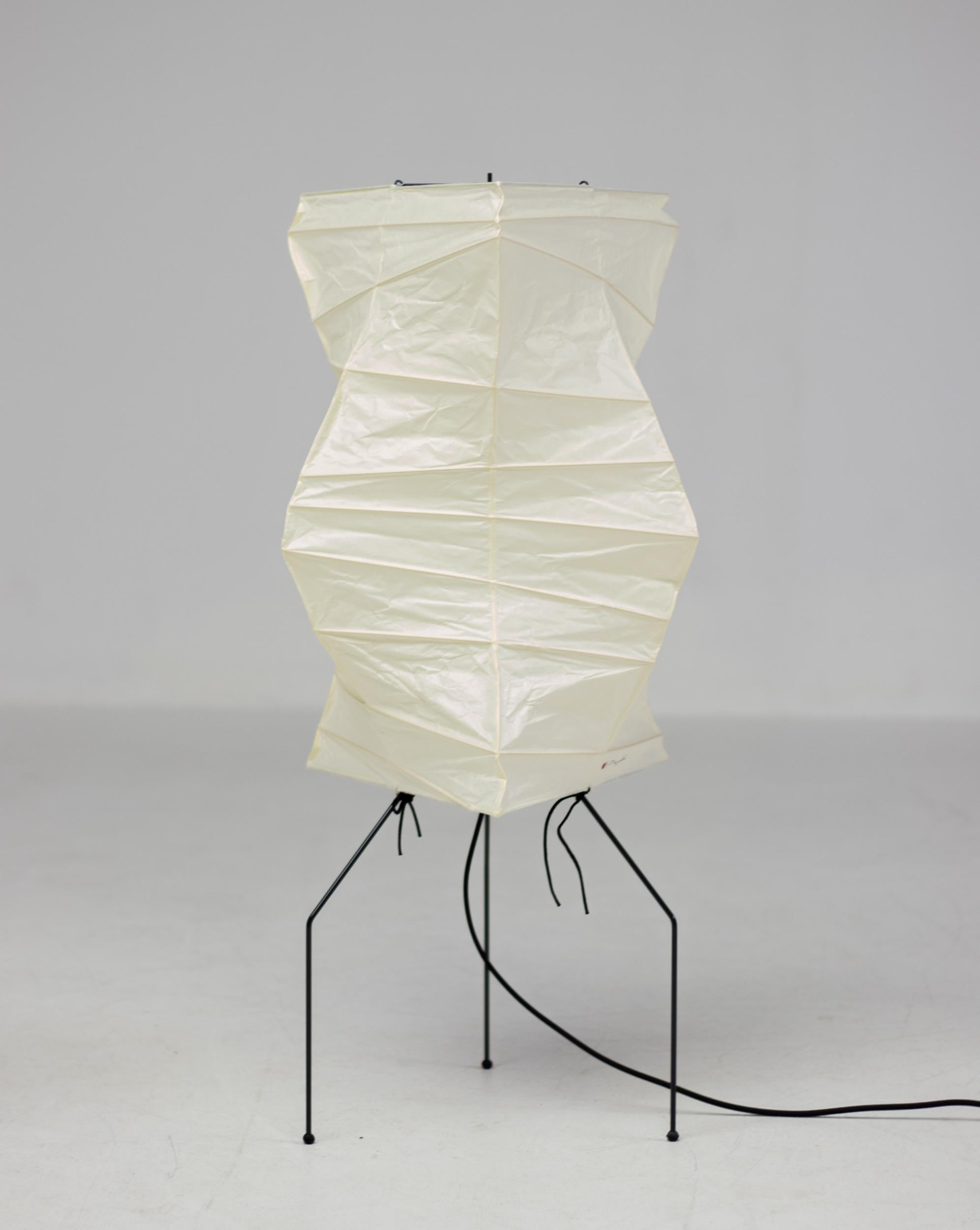 Mid-Century moderno Isamu Noguchi Akari UF2-33N Light in vendita