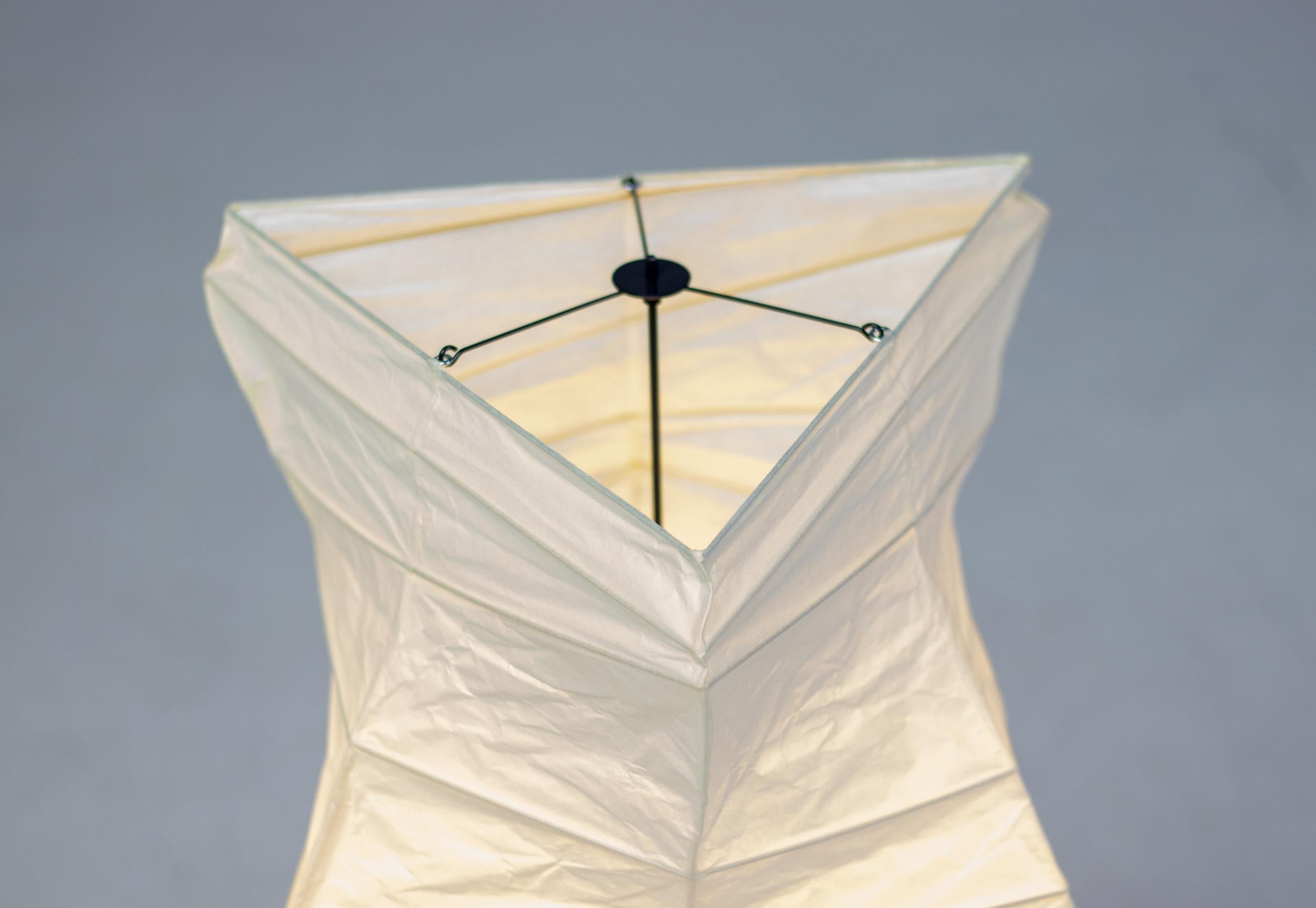 Smaltato Isamu Noguchi Akari UF2-33N Light in vendita