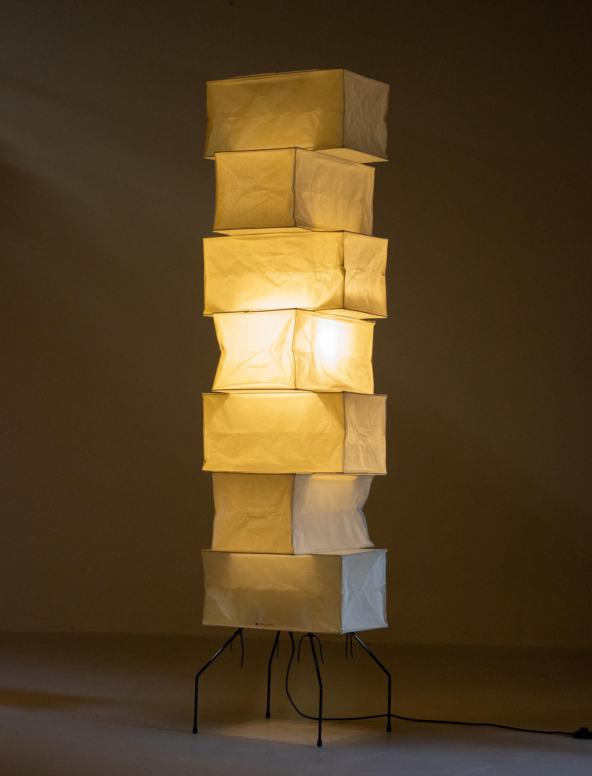 Japanese Isamu Noguchi Akari UF4-L10 Light Sculpture Floor Lamp For Sale