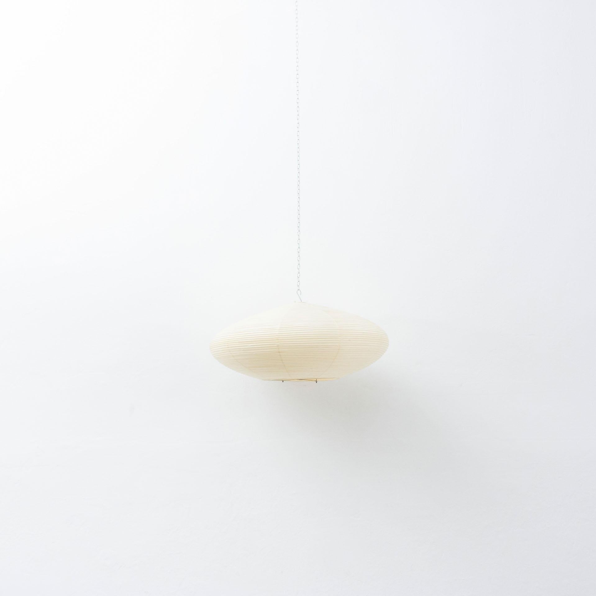 Pendant lamp model 21A designed by Isamu Noguchi.
Manufactured by Ozeki & Company Ltd. (Japan.)
Bamboo ribbing structure covered by washi paper manufactured according to the traditional procedures.

In original condition, with minor wear