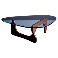 Isamu Noguchi Coffee Table in Walnut by Vitra