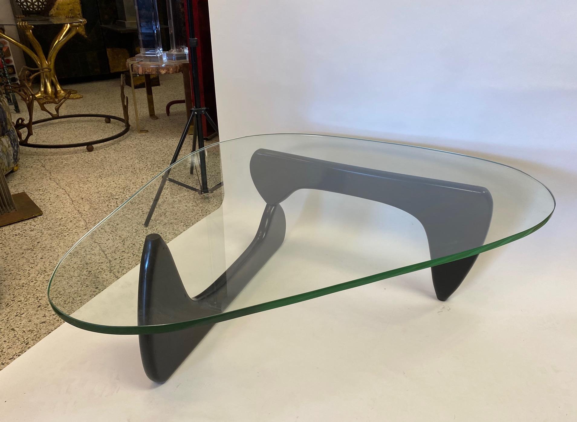 American Isamu Noguchi Coffee Table , model IN -50 For Sale