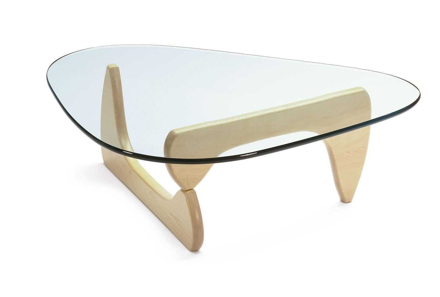 Sculptural coffee table designed by Isamu Noguchi in 1944.
Manufactured by Vitra, Switzerland.

The organic forms of the Coffee Table designed by Isamu Noguchi, who was active both as a sculptor and designer, are reminiscent of his biomorphic