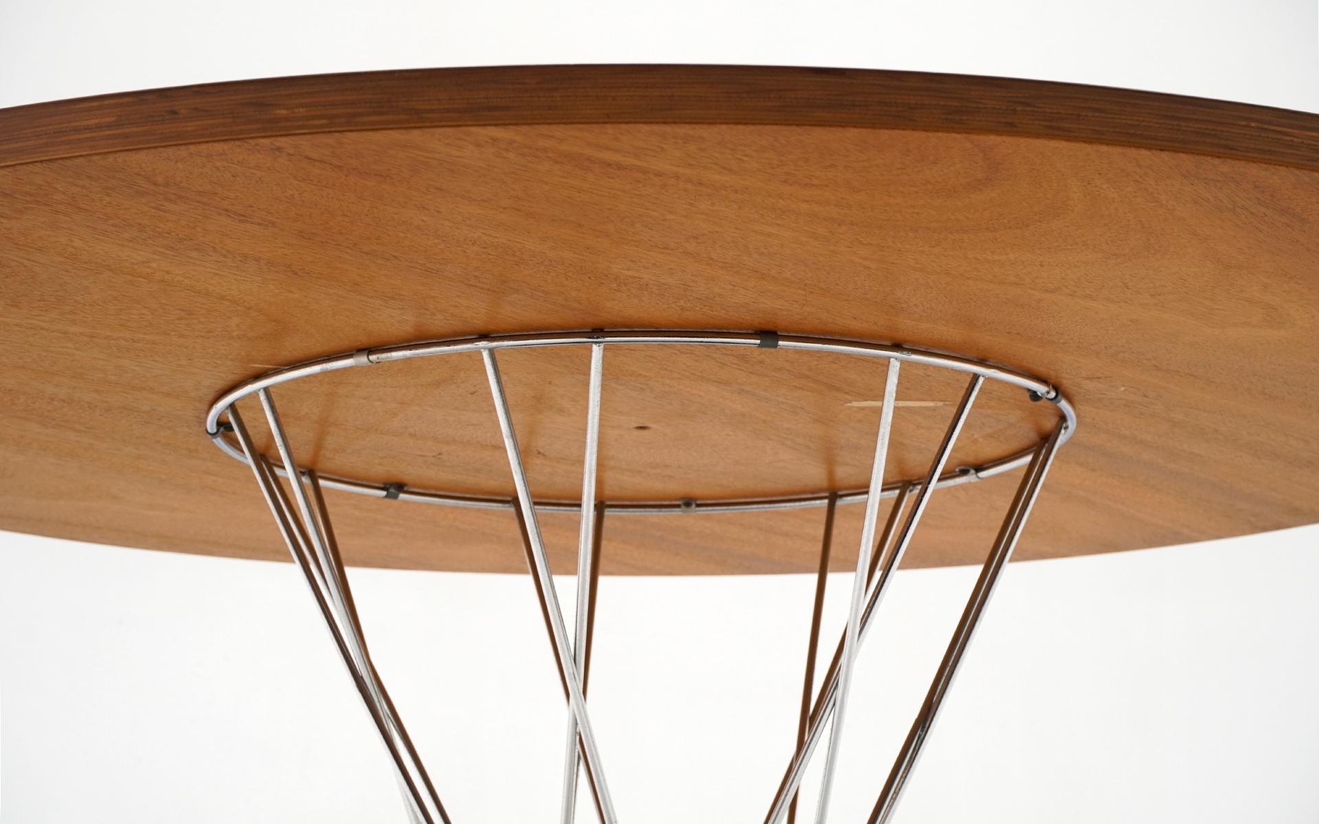 Milieu du XXe siècle Table de salle à manger/table centrale Cyclone d'Isamu Noguchi. Plateau en teck, supports chromés, base en fer