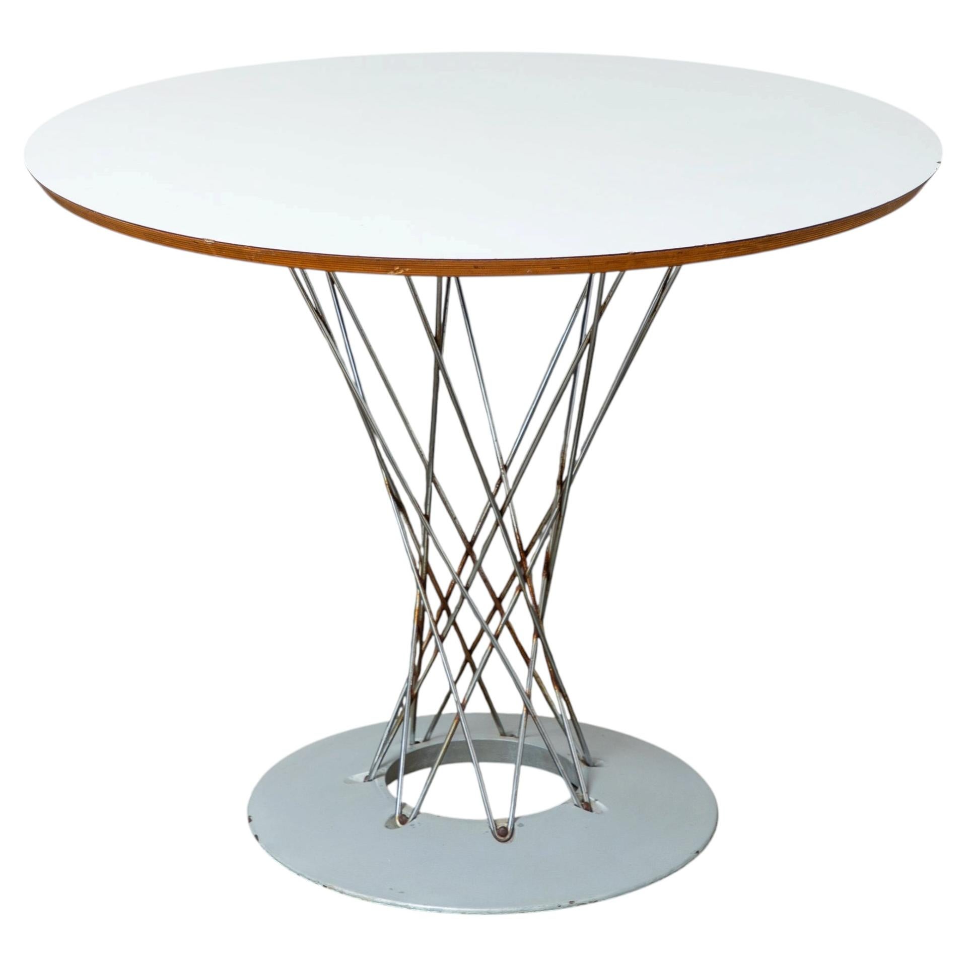 Table Cyclone d'Isamu Noguchi