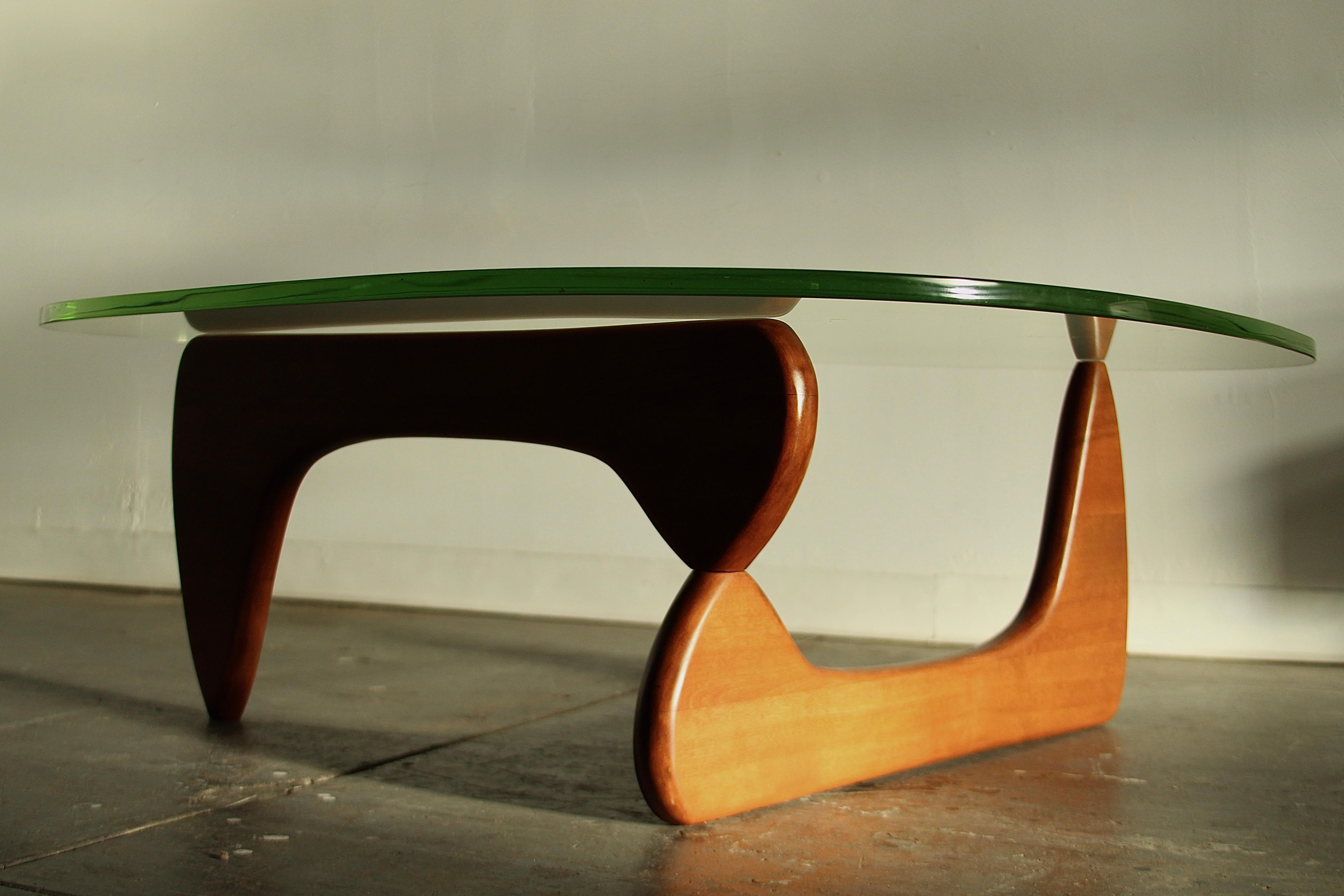Isamu Noguchi Early IN-50 Coffee Table with Cherry Base and Original Glass, 1949 4