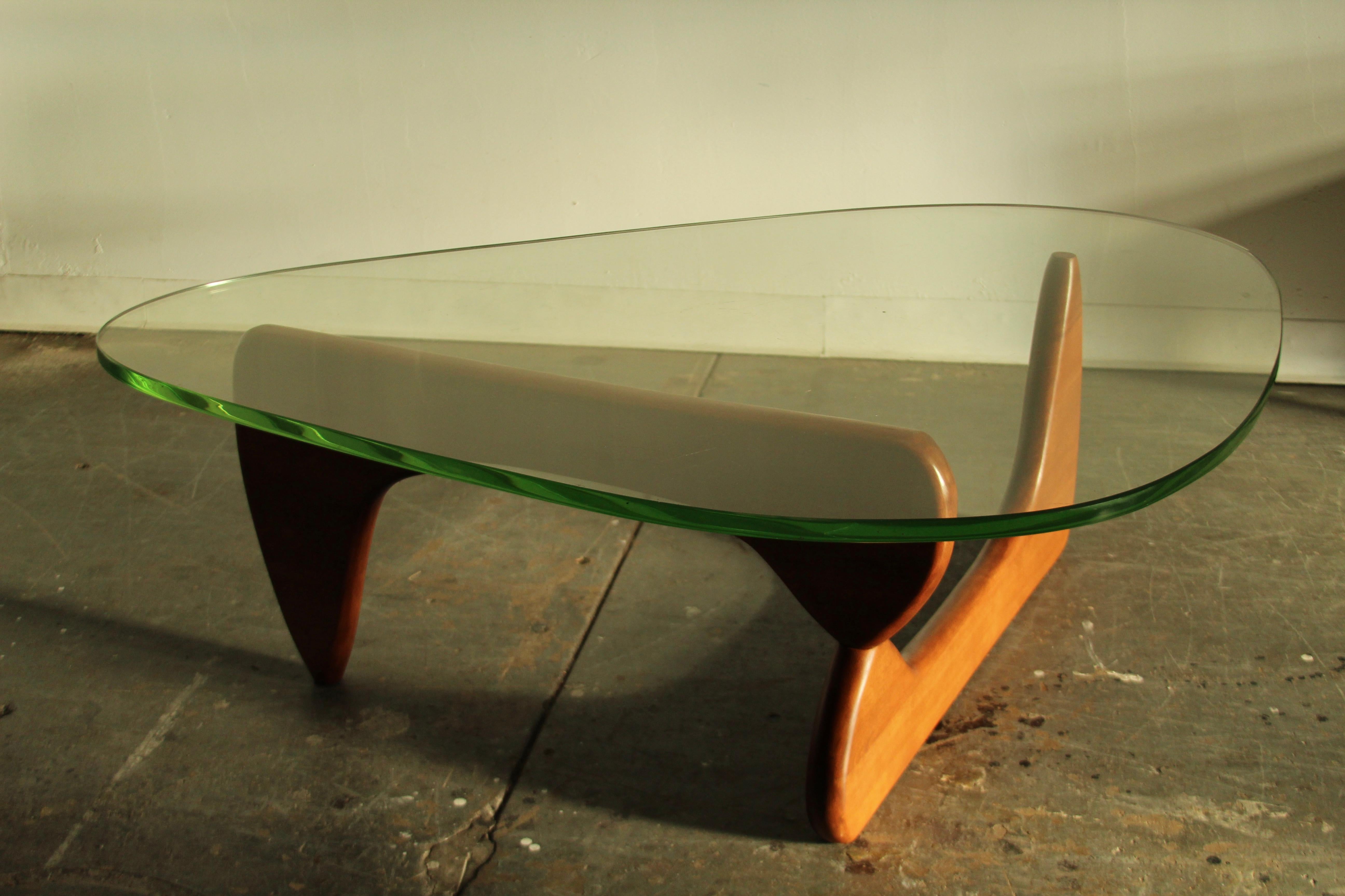 Isamu Noguchi Early IN-50 Coffee Table with Cherry Base and Original Glass, 1949 6