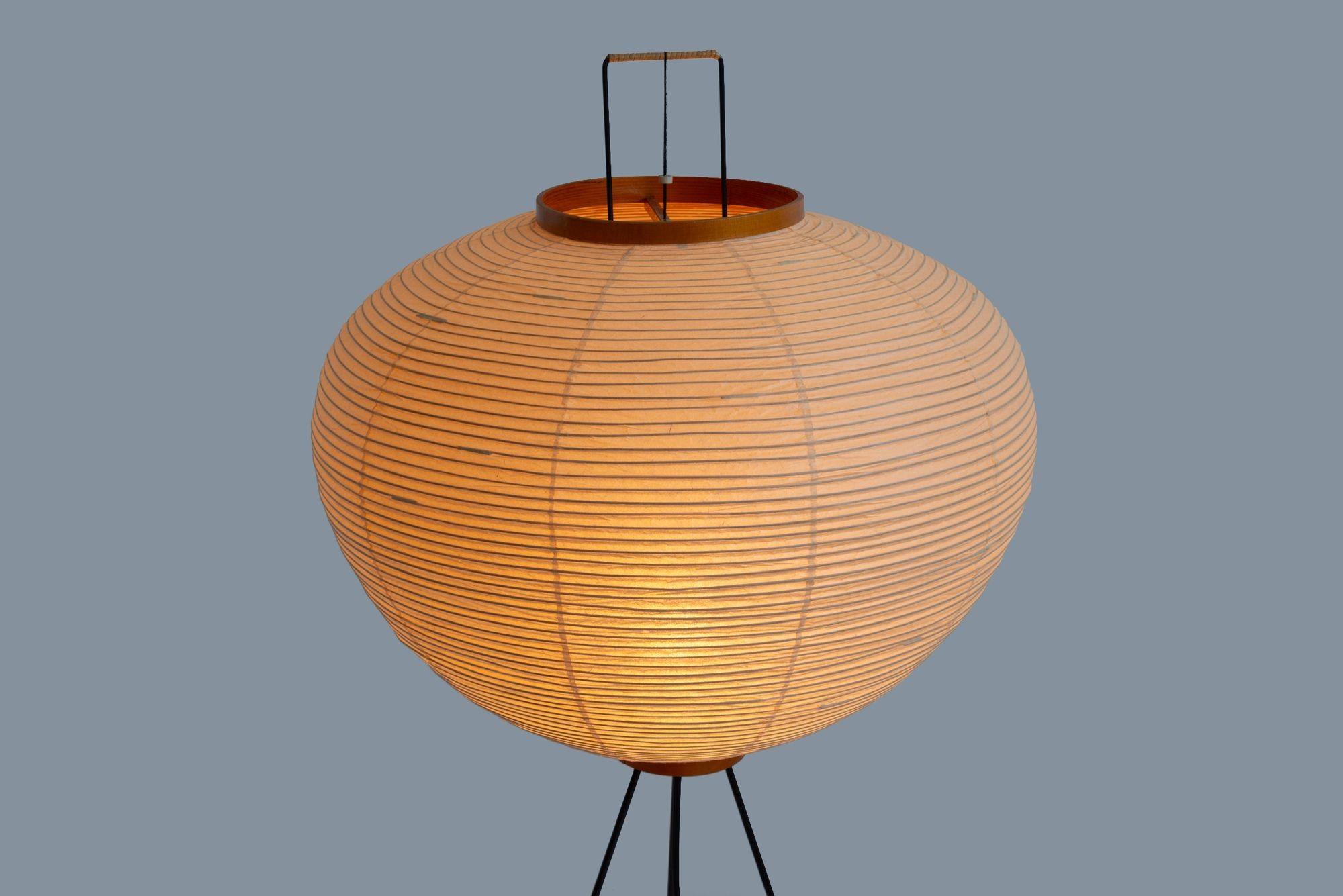 Blanchi Isamu Noguchi pour la sculpture lumineuse Akari, modèle 10A en vente