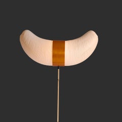 Isamu Noguchi per Akari / Lampada Ozeki; Co. Lampada da terra Horn, modello BB3-33S Giappone