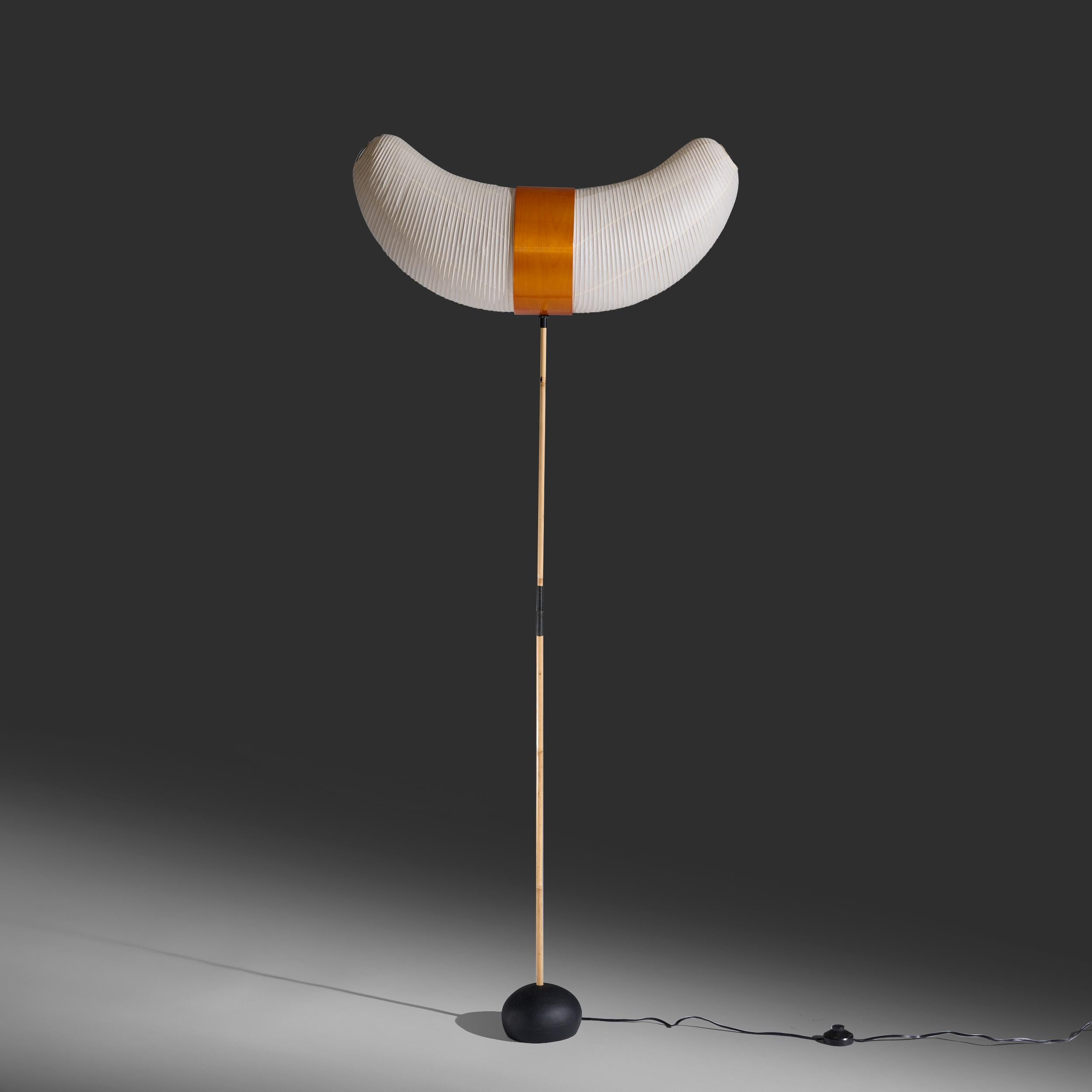Isamu Noguchi for Akari / Ozeki lamp; Co. Horn floor lamp, model BB3-33S Japan Japonés en venta