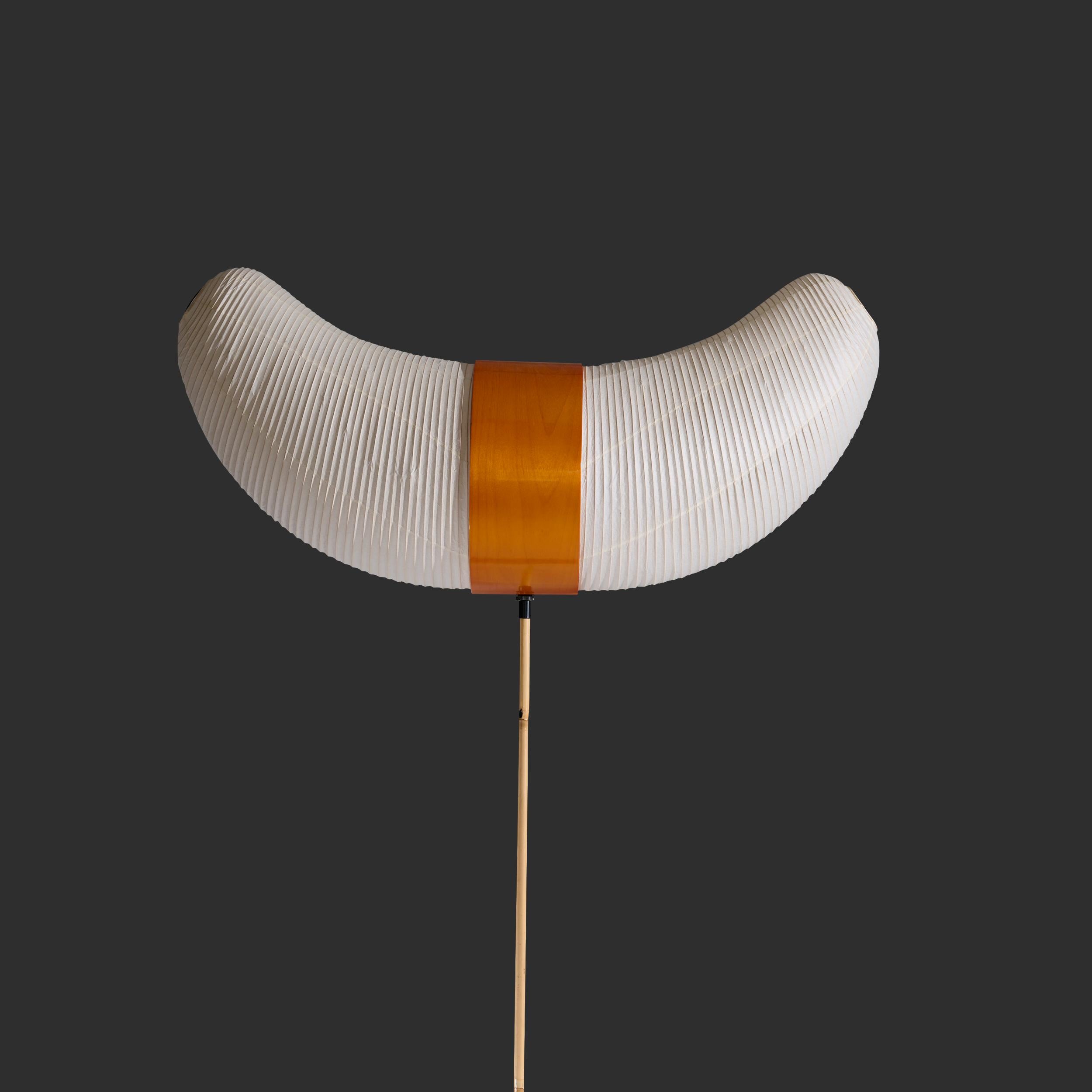 Isamu Noguchi for Akari / Ozeki lamp; Co. Horn floor lamp, model BB3-33S Japan en venta 1