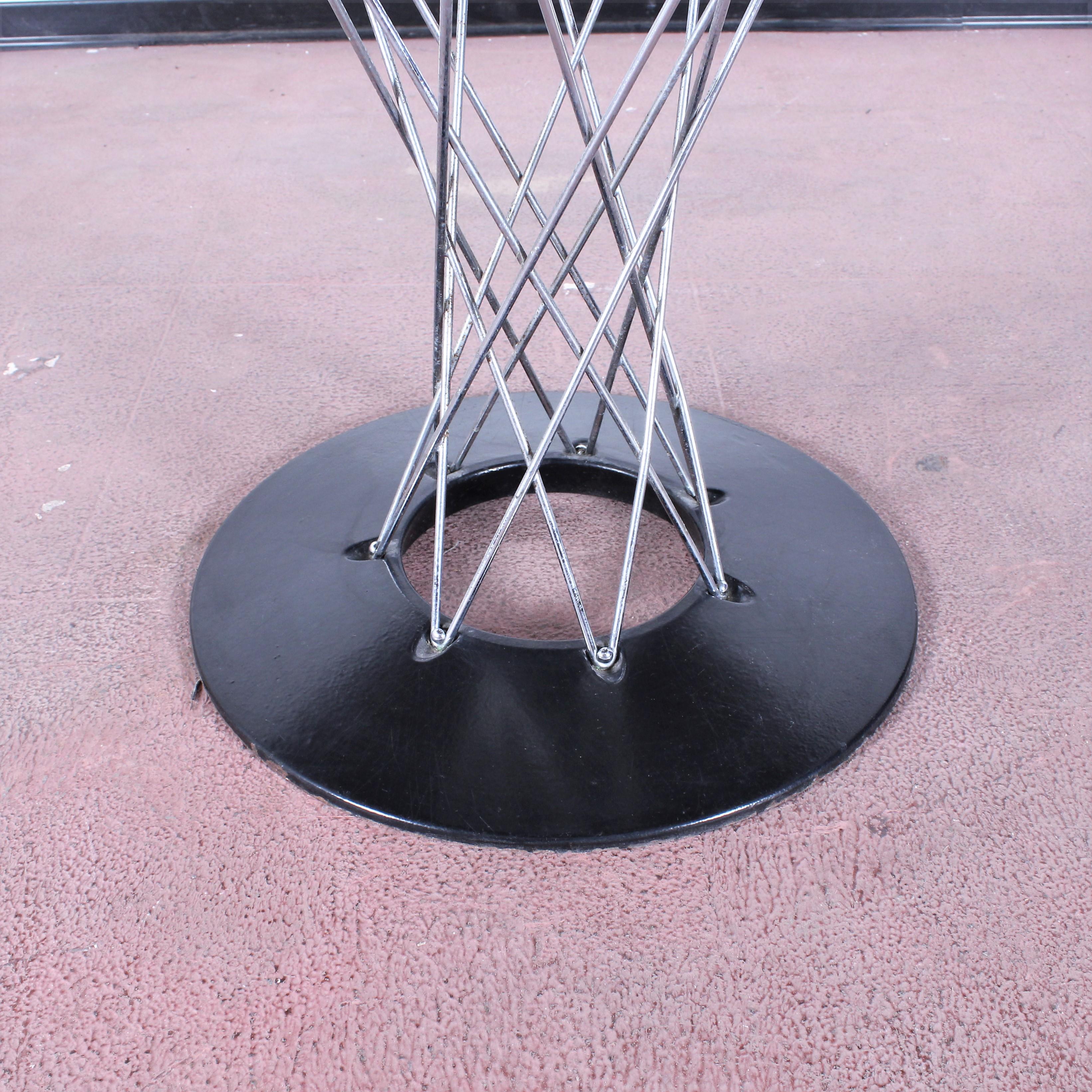 Isamu Noguchi for Alivar Black Wood and Metal Circular Table, Italy, 1980s In Good Condition In Palermo, IT