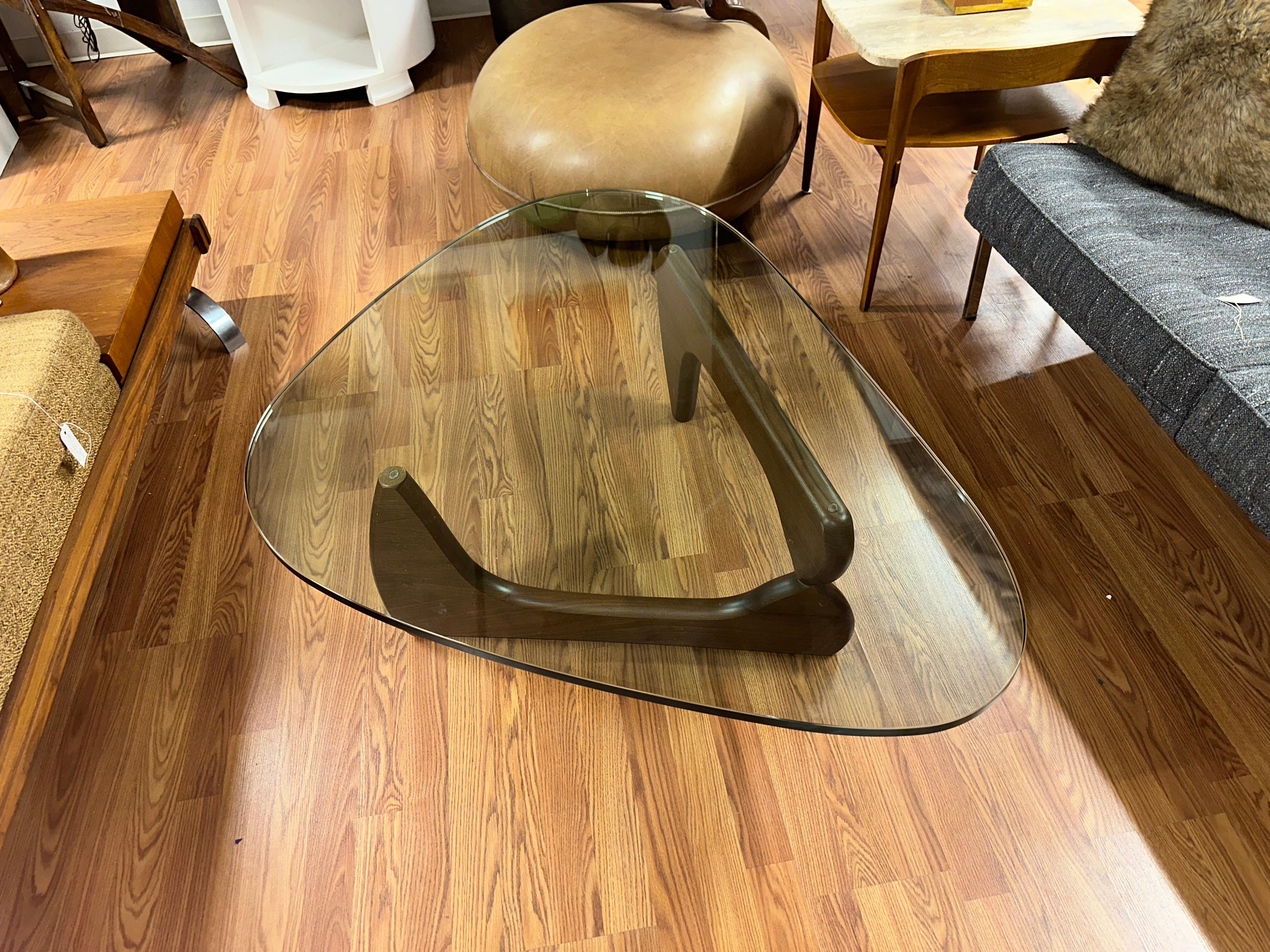 Hand-Crafted Isamu Noguchi for Herman Miller Coffee Table In Walnut