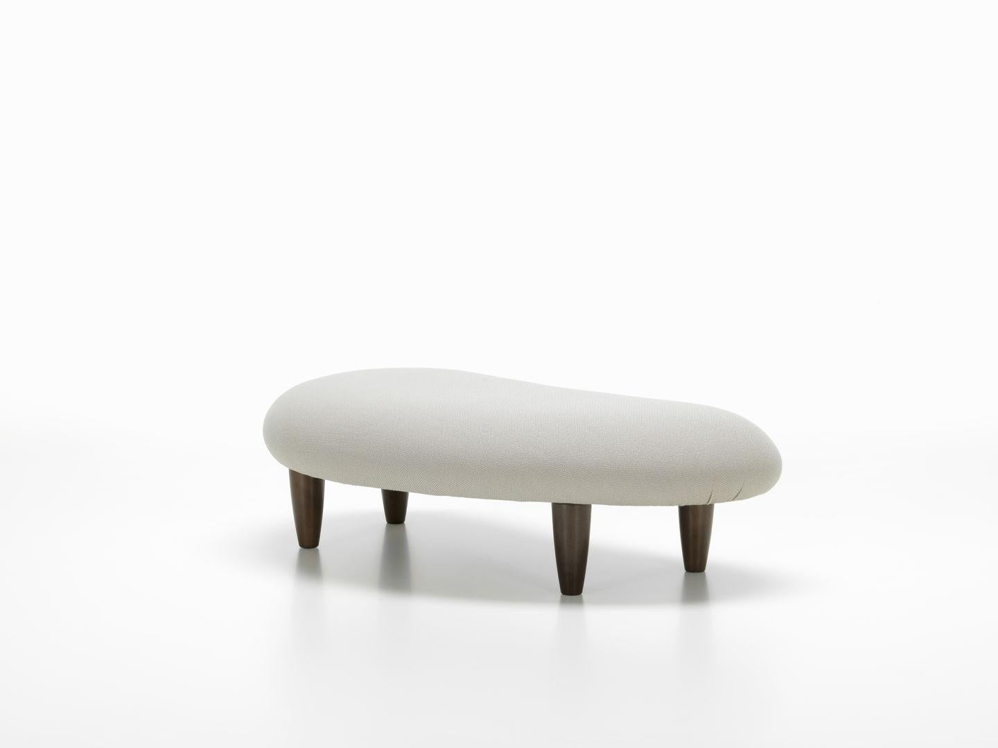 Ottoman designed by Isamu Noguchi in 1946.
Manufactured by Vitra, Switzerland.

As a companion piece, the Freeform ottoman can be freely positioned around the sofa, allowing users to enjoy the latter's full comfort.

Production delay:
8-9