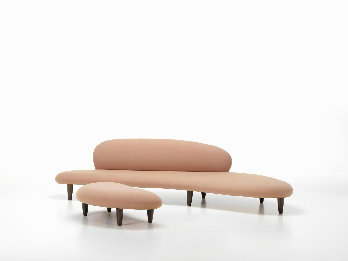 Sofa and ottoman designed by Isamu Noguchi in 1946.
Manufactured by Vitra, Switzerland.

Designed by Isamu Noguchi, the Freeform Sofa has a thin – but comfortable – layer of upholstery padding that enhances its air of lightness and dynamic