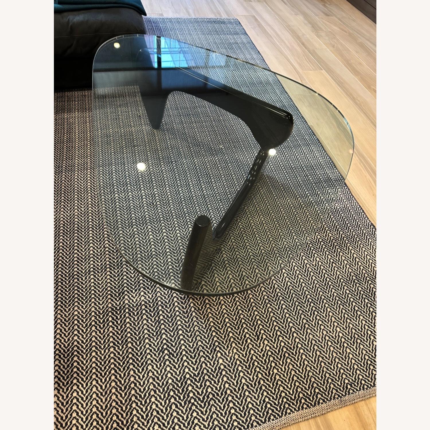 Isamu Noguchi IN50 Coffee Table, Black base, Glass Top, Herman Miller, USA In Good Condition In Brooklyn, NY