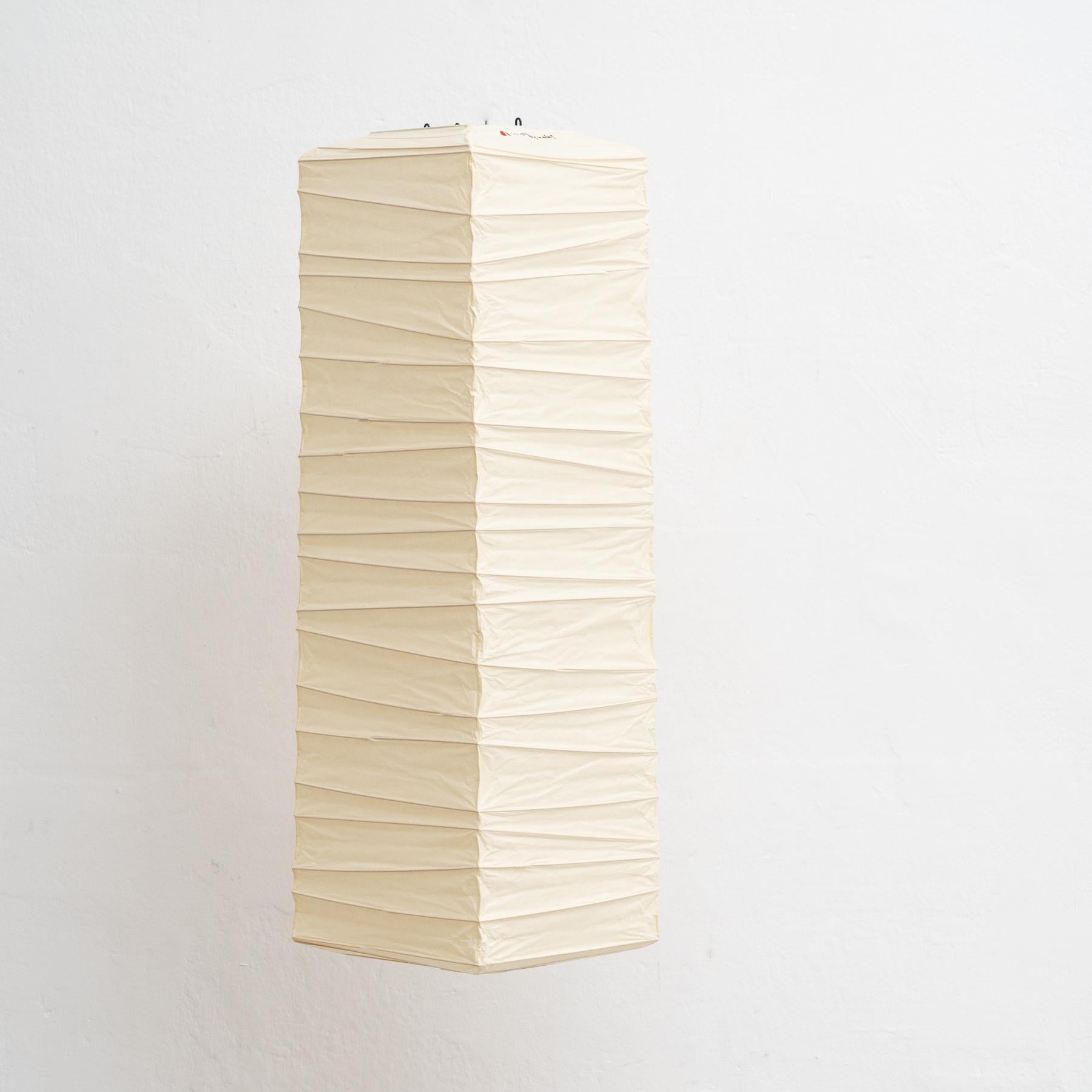 Deckenleuchte, Modell 70XL, entworfen von Isamu Noguchi.
Hergestellt von Ozeki & Company Ltd. (Japan.)

Mit Washi-Papier überzogene Bambus-Rippenstruktur, die nach traditionellen Verfahren hergestellt wird.

In gutem Vintage-Zustand.

Signierte
