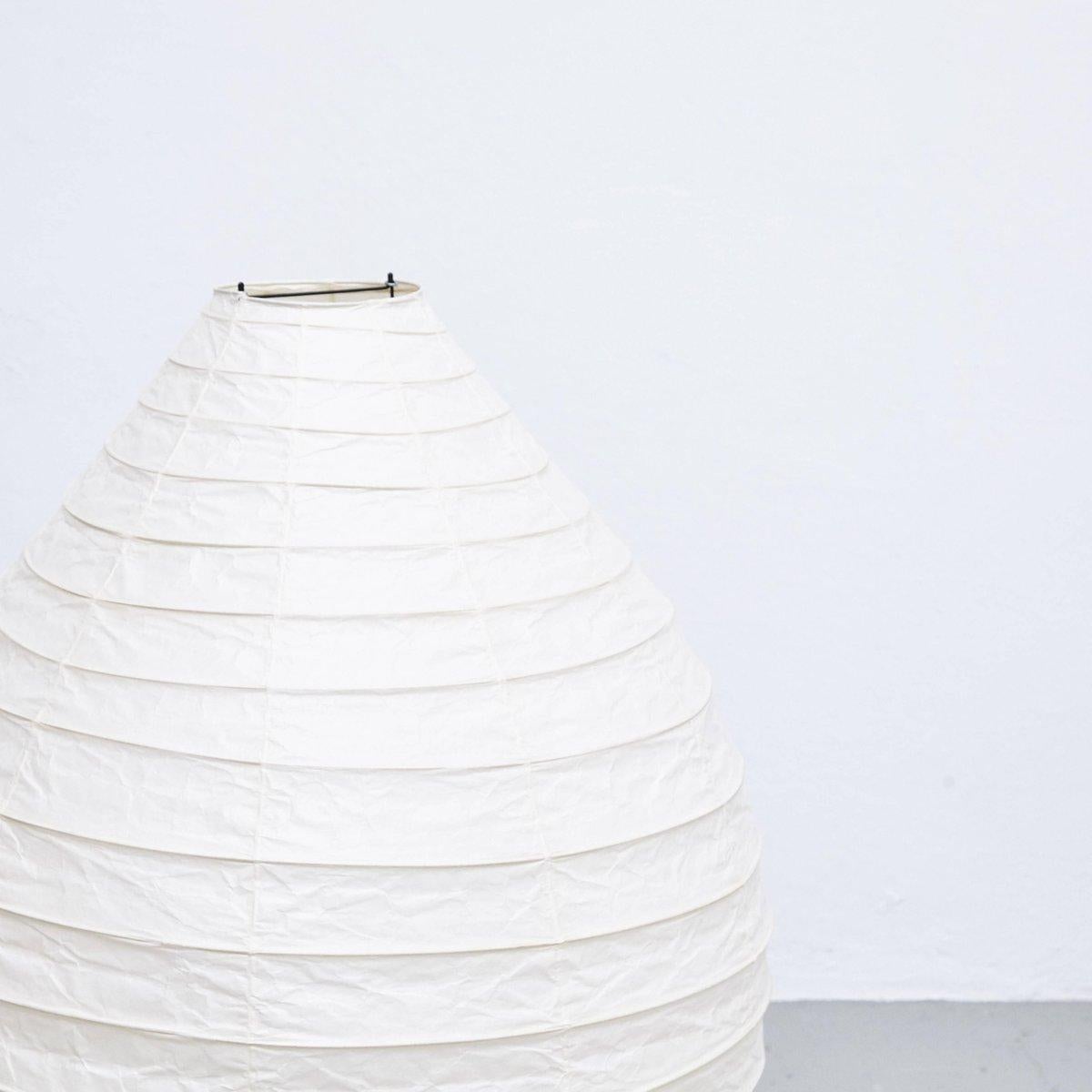 Isamu Noguchi Moderna de mediados de siglo Gran lámpara de papel Akari 23N finales del siglo XX en venta