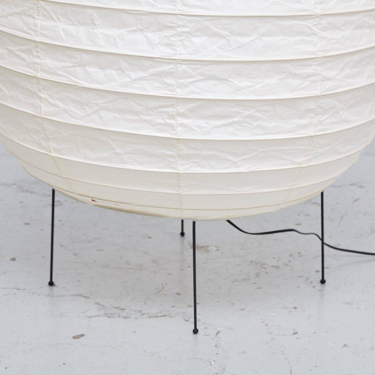 Isamu Noguchi Moderna de mediados de siglo Gran lámpara de papel Akari 23N Metal en venta