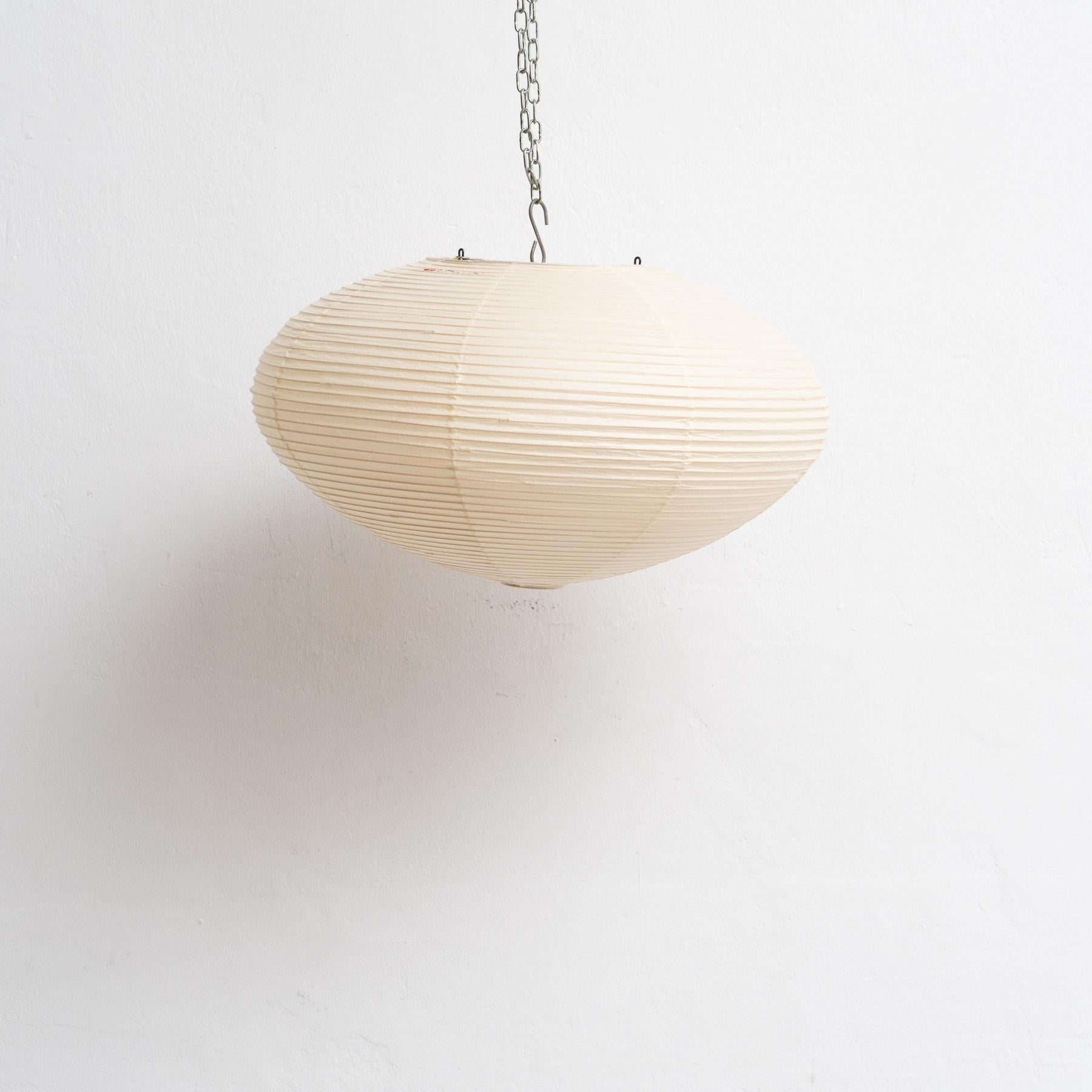 26A ceiling lamp, designed by Isamu Noguchi.
Manufactured by Ozeki & Company Ltd. (Japan.)
Bamboo ribbing structure covered by washi paper manufactured according to the traditional procedures.

In good vintage condition.

Edition signed with stamped