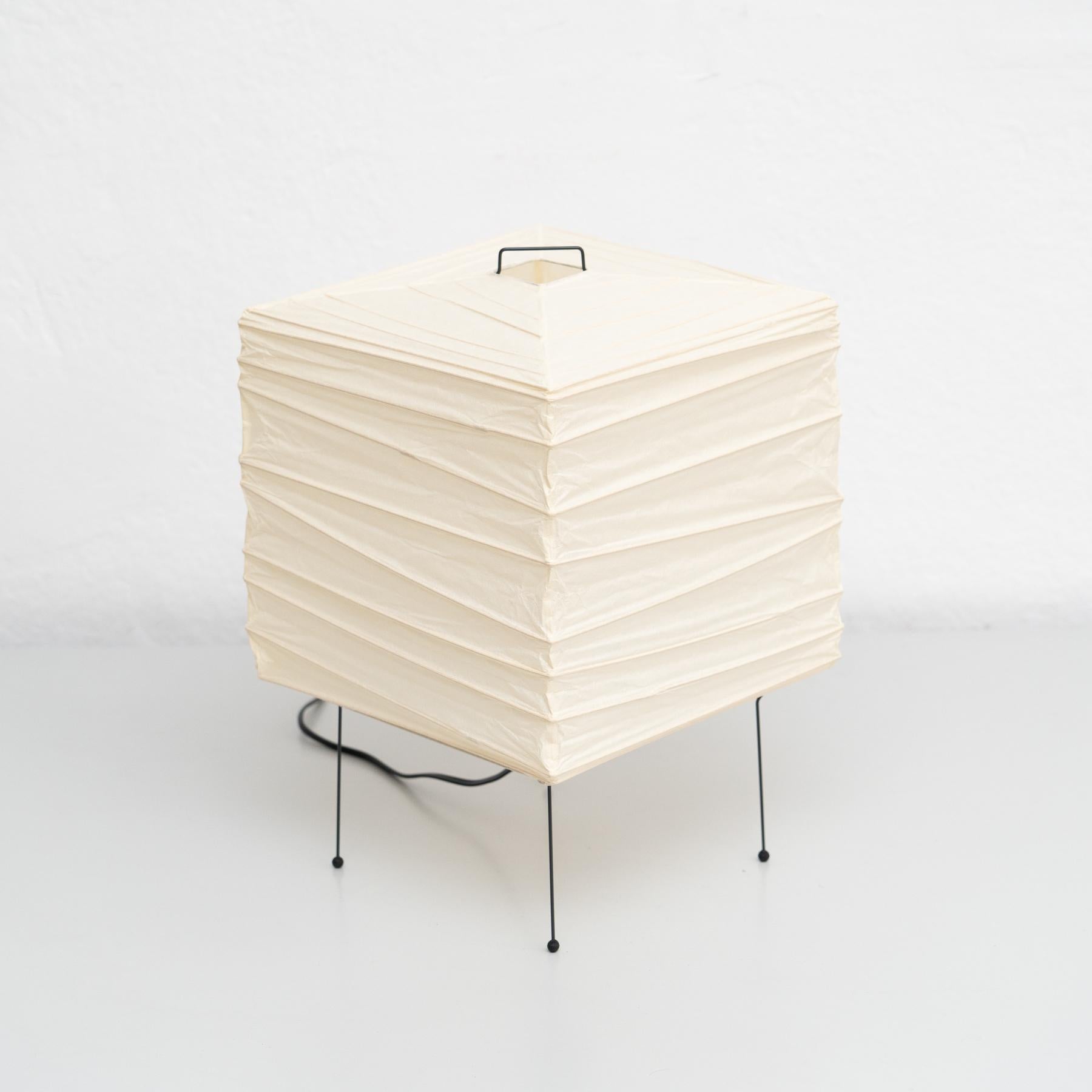 Métal Isamu Noguchi Mid-Century Modern Paper Akari 3x Table Lamp en vente