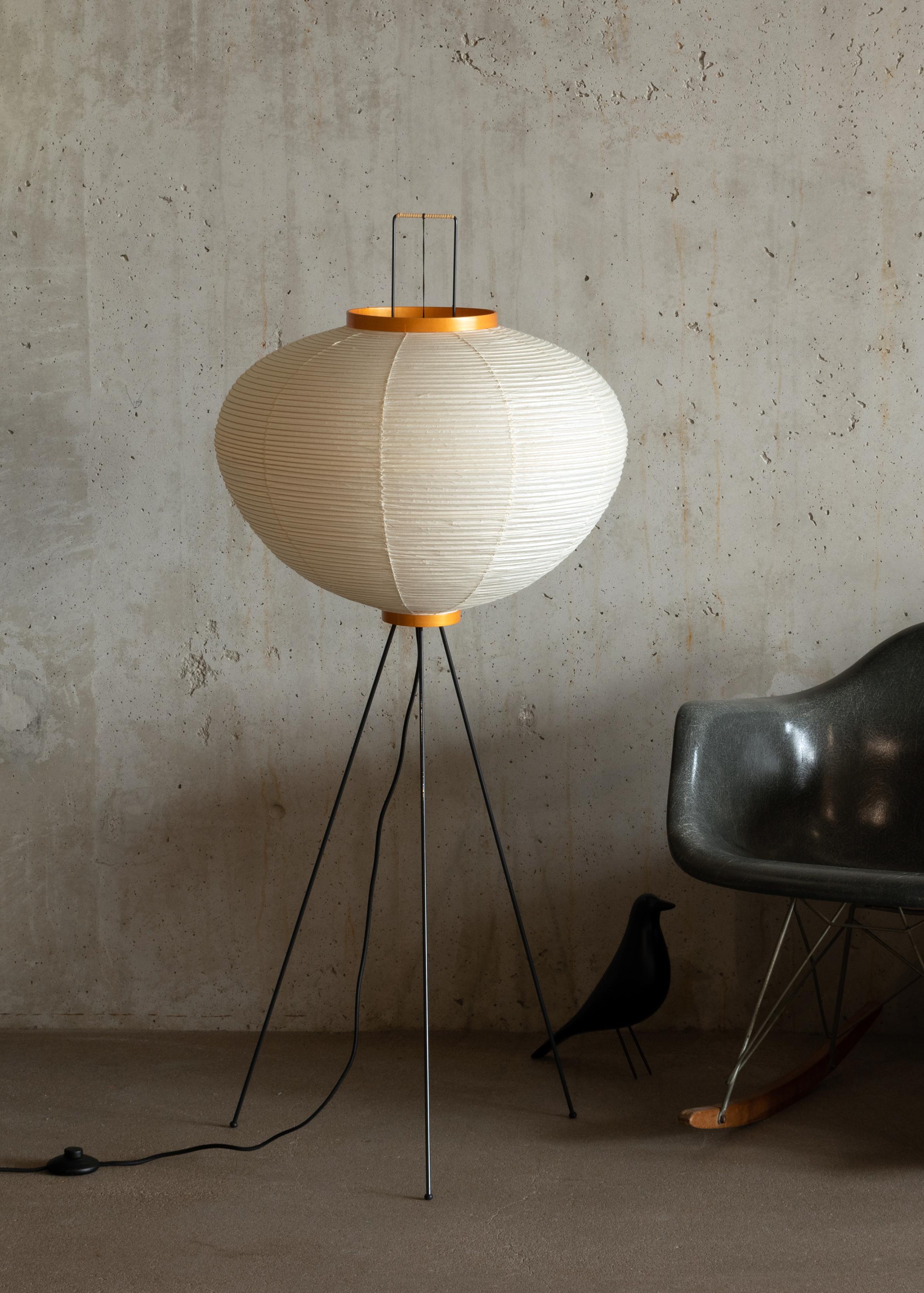 Sculpture lumineuse Akari Isamu Noguchi Modèle 10A fabriquée à la main par Ozeki, Japon Excellent état - En vente à Amsterdam, NL