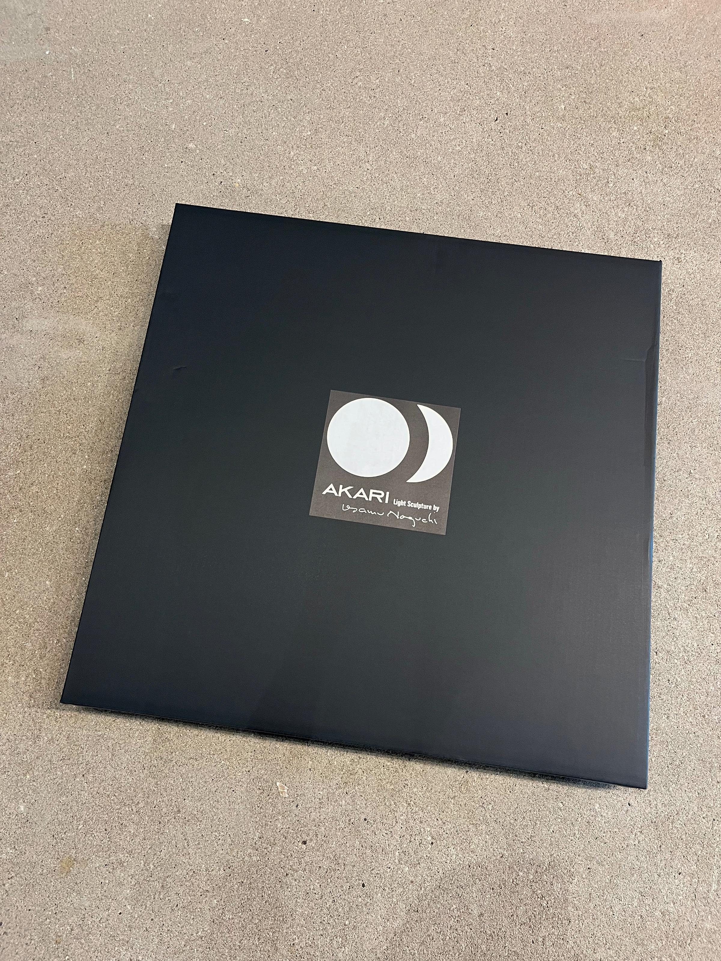 Sculpture lumineuse Akari Isamu Noguchi Modèle 10A fabriquée à la main par Ozeki, Japon en vente 2