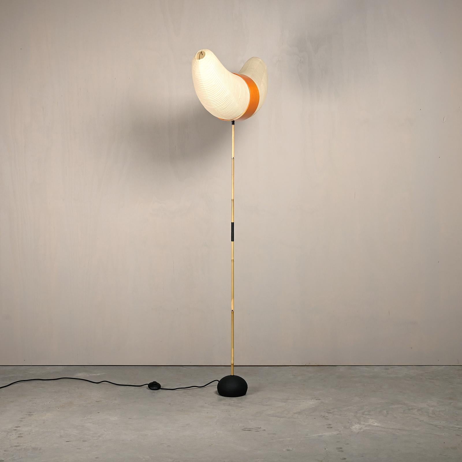 Isamu Noguchi Model BB3-33S Akari Light Sculpture hand crafted by Ozeki, Japan In Excellent Condition In Amsterdam, NL