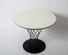 Tavolino di Isamu Noguchi, modello 87