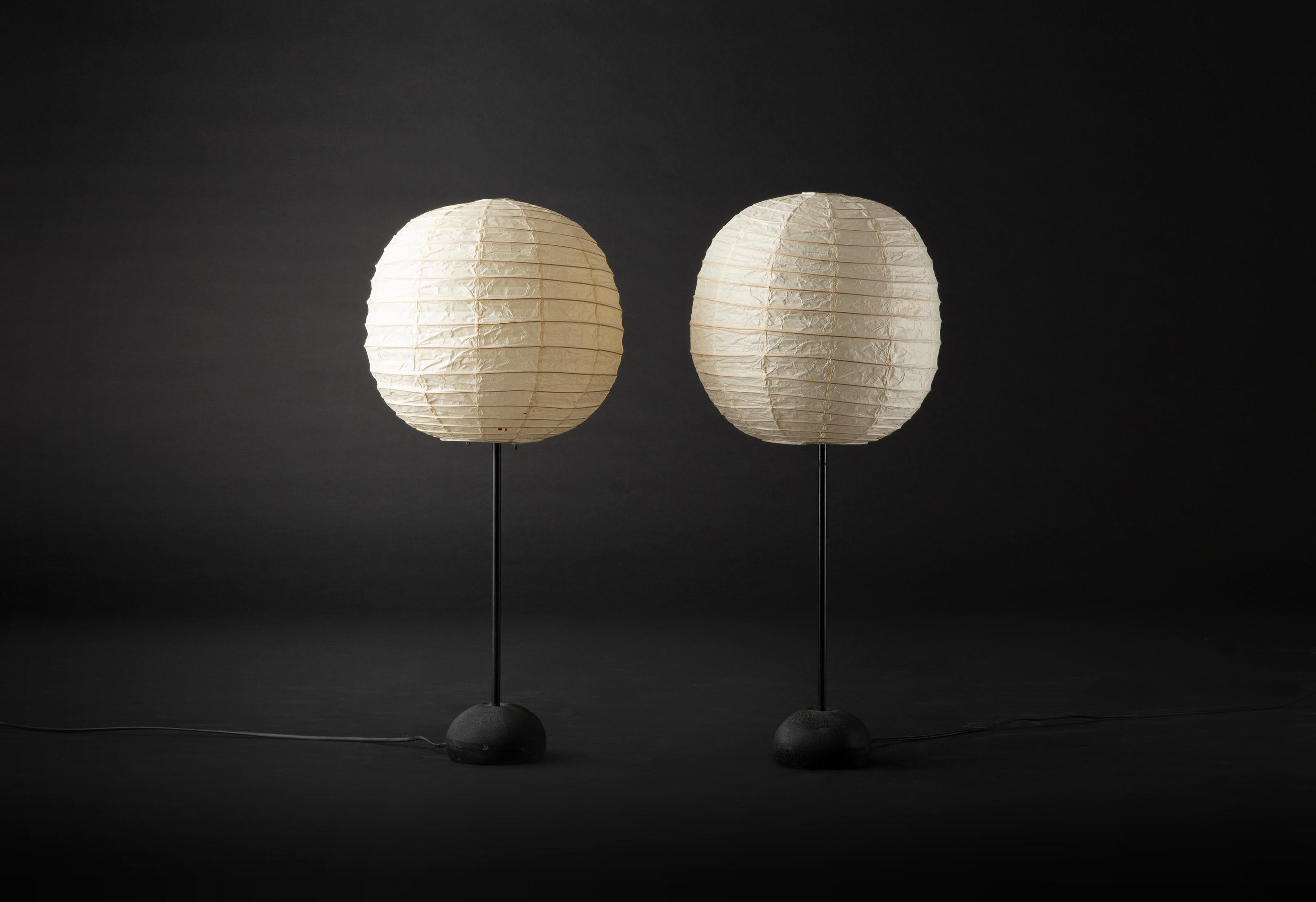Pair of Akari model “30F” on “Single Stem Base” (T1) by Isamu Noguchi
Original shade in washi & bamboo rims
Structure in black lacquered metal & pebble base in cast iron and black lacquered metal stem
handmade form realized by Ozeki Company,