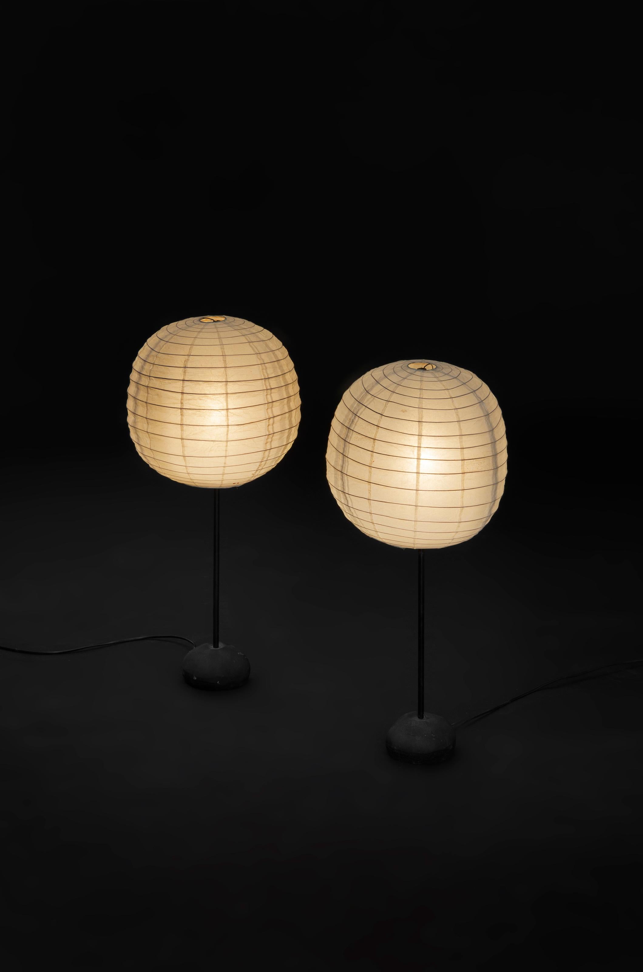 Isamu Noguchi Pair of Akari 30F on Single Stem Base T1, Ozeki, 1951 In Good Condition In Lille, Hauts-de-France