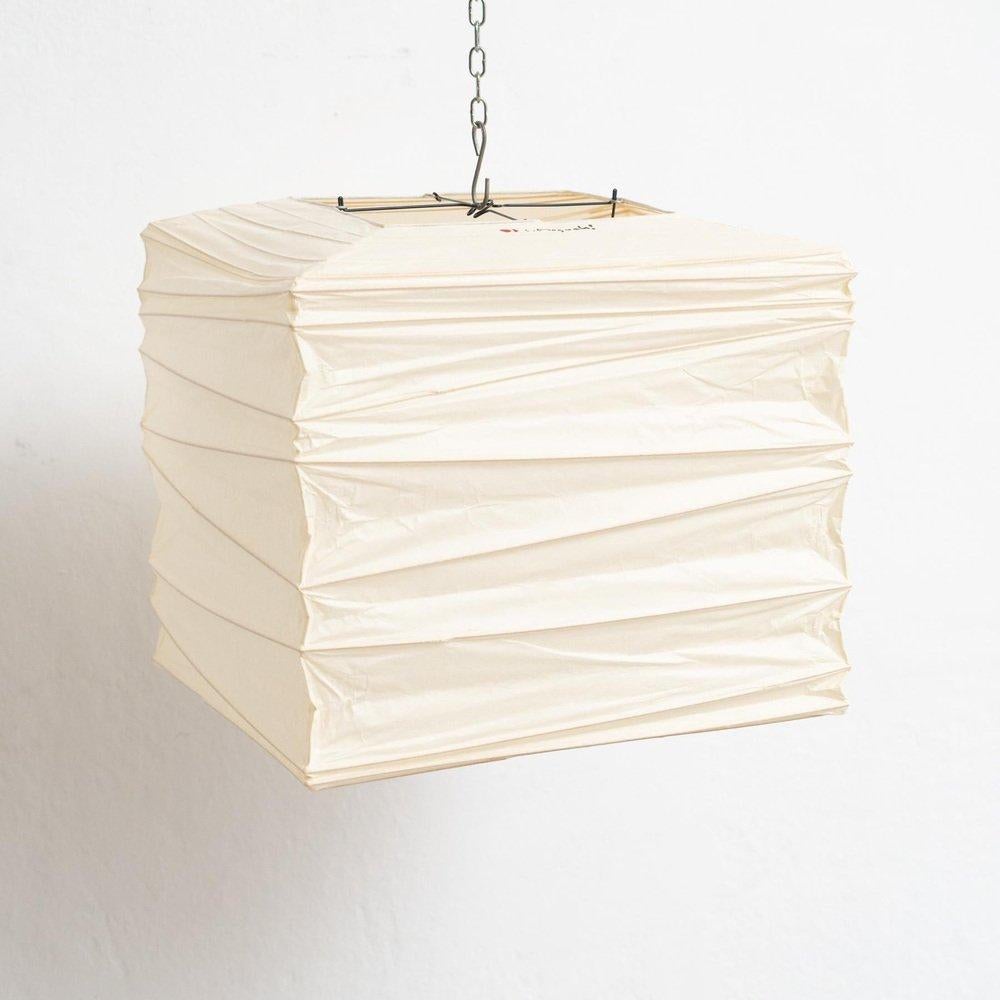 Isamu Noguchi Pendant Lamp Model 33X: A Timeless Illumination For Sale 5