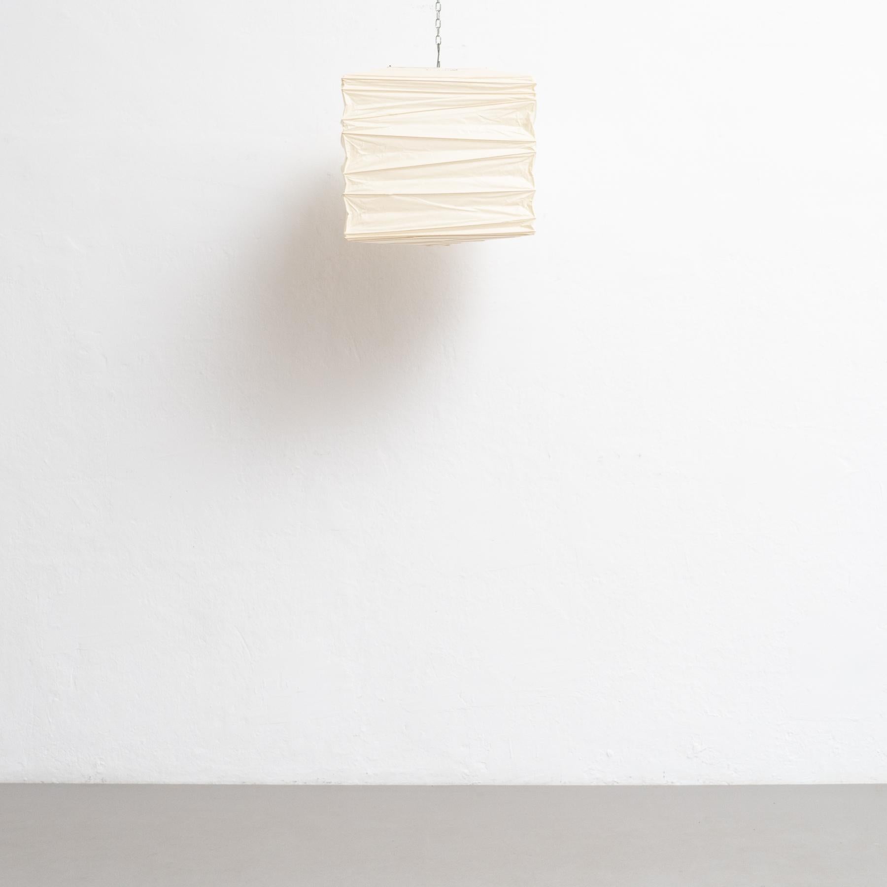 Mid-Century Modern Isamu Noguchi Pendant Lamp Model 33X: A Timeless Illumination For Sale