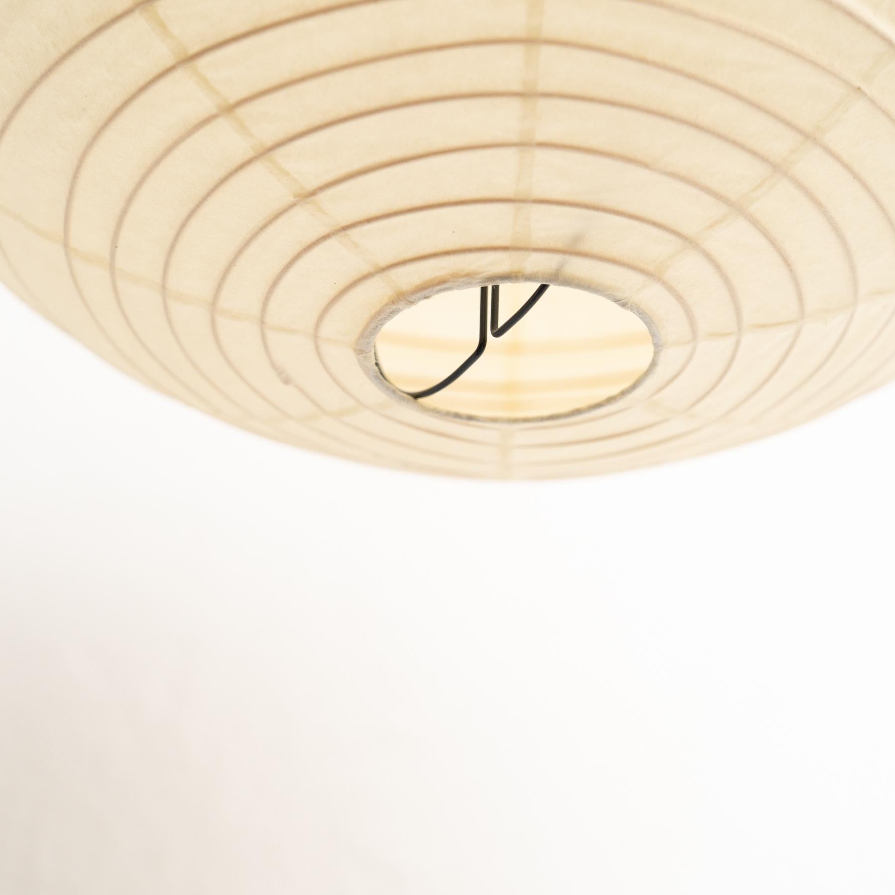 Lampe suspendue Isamu Noguchi modèle 40DL : une symphonie de la lumière et de la tradition en vente 4