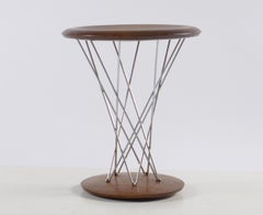 Isamu Noguchi Schaukelhocker, Modell 86T, von Knoll 1954, Nussbaum und verchromter Stahl