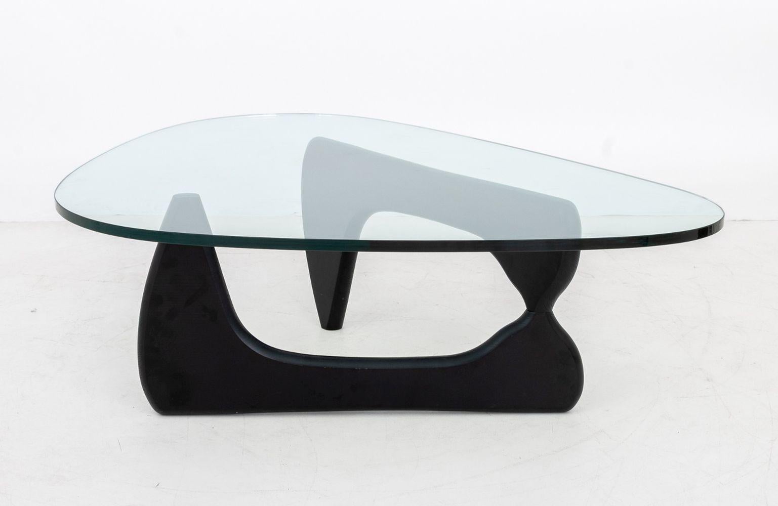 Isamu Noguchi Style Amorphic Coffee Table In Good Condition For Sale In Astoria, NY
