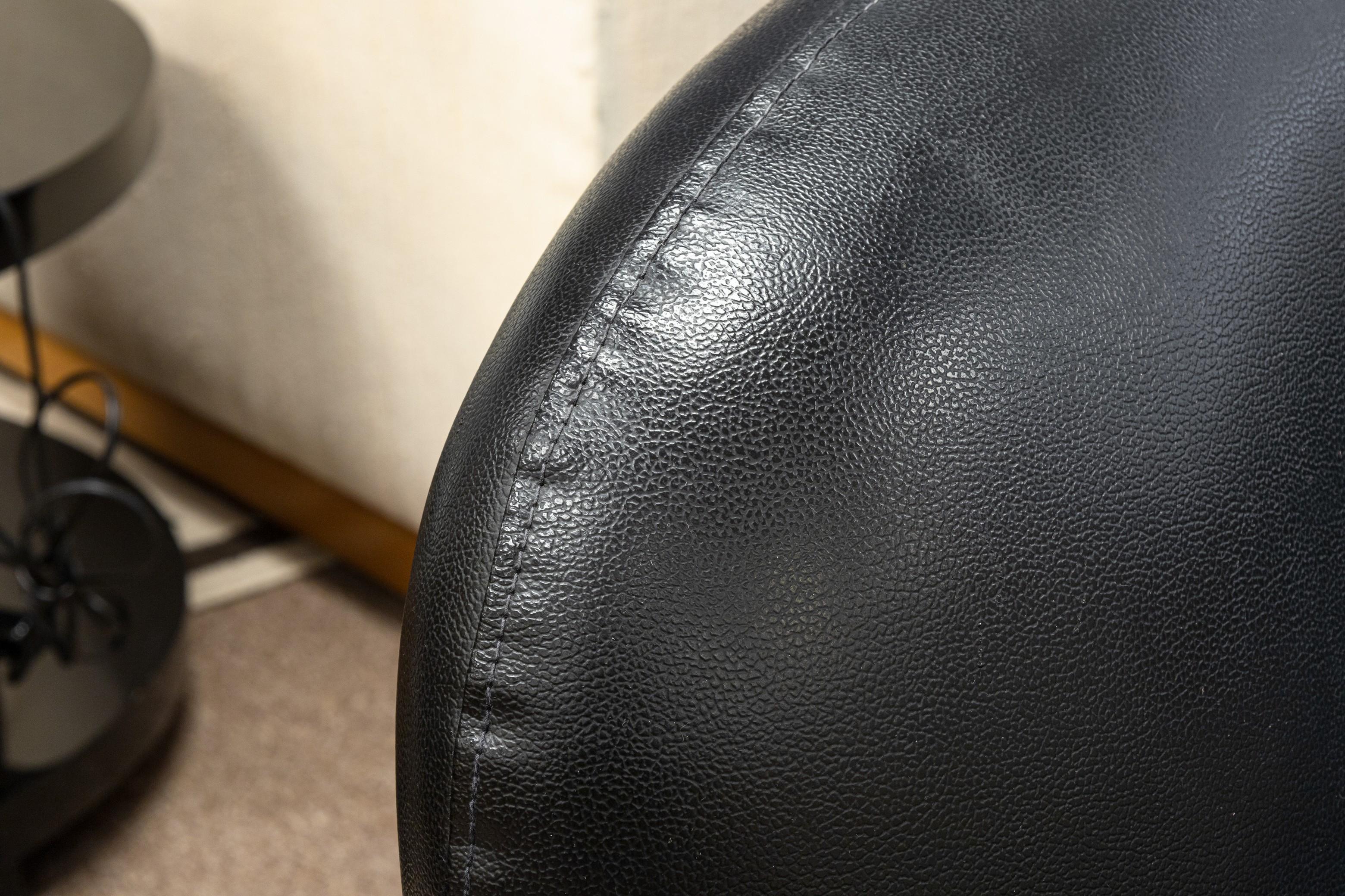 Canapé et pouf en cuir noir de forme libre de style Isamu Noguchi Attribué à Vitra en vente 3