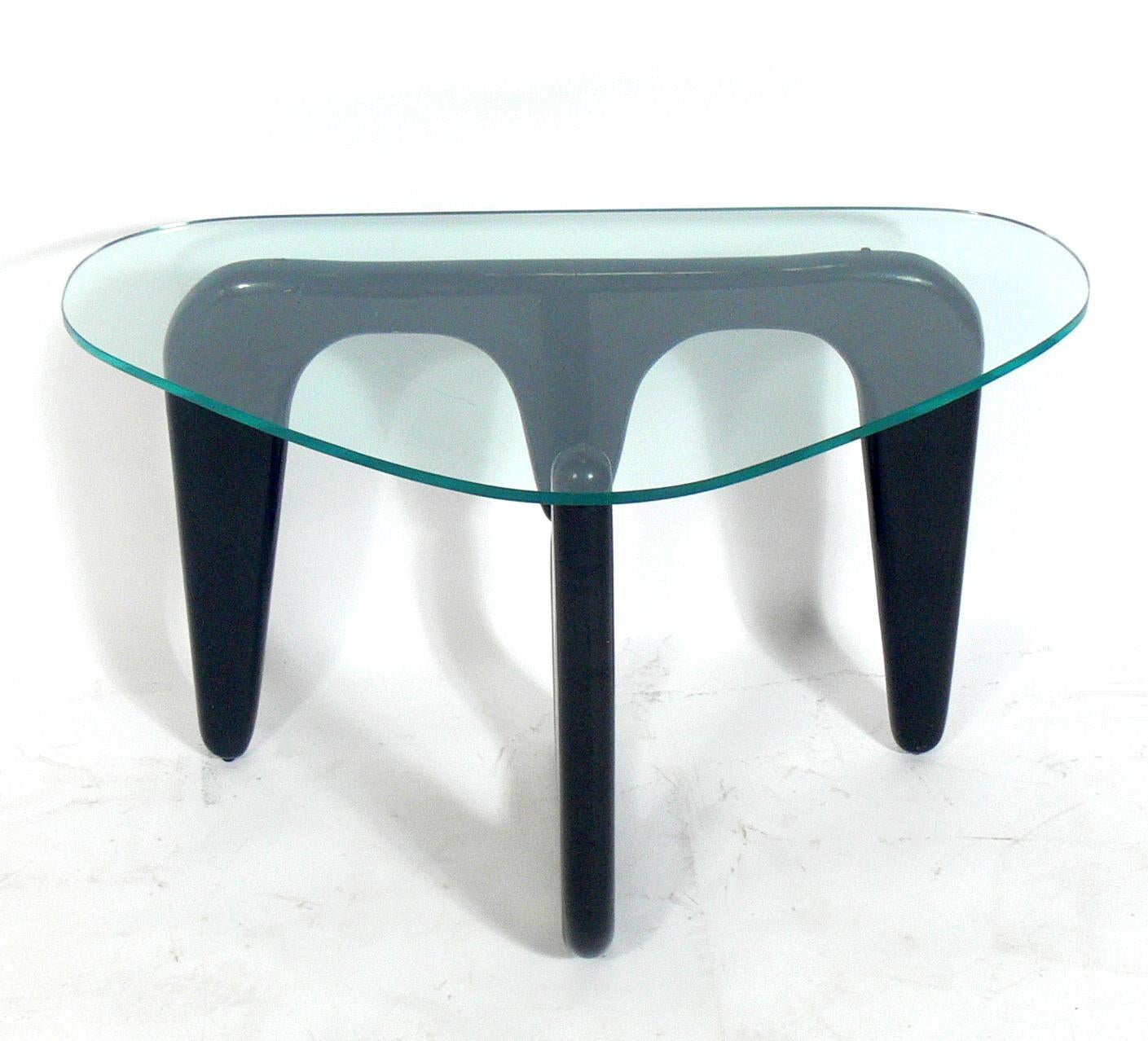 Isamu Noguchi style table, American, circa 1950s. It is a versatile size and can be used as an end or side table, or between a pair of chairs, or even as a low console table.