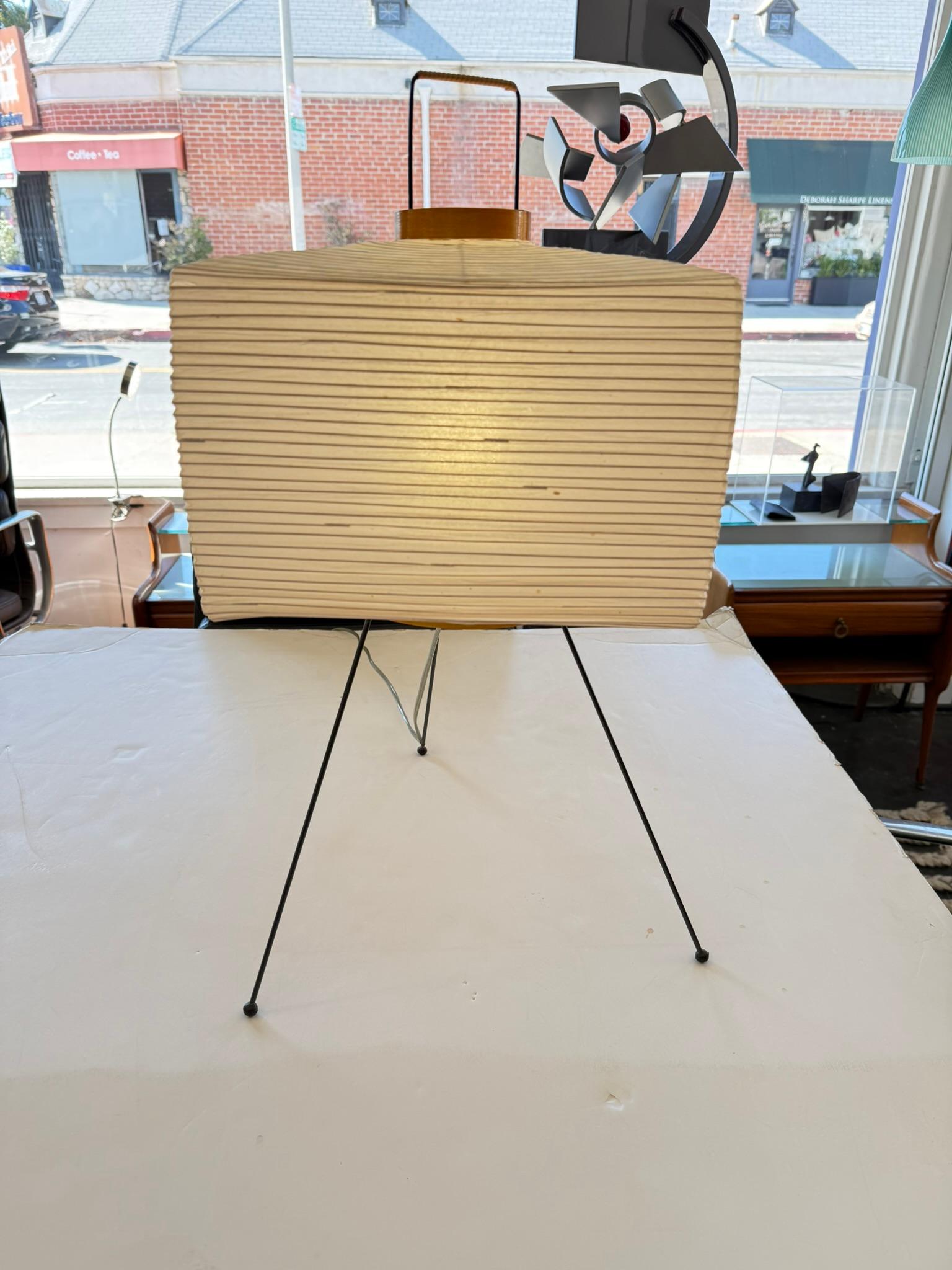 Mid-Century Modern Isamu Noguchi Table Lamp, Akari Model 7A For Sale