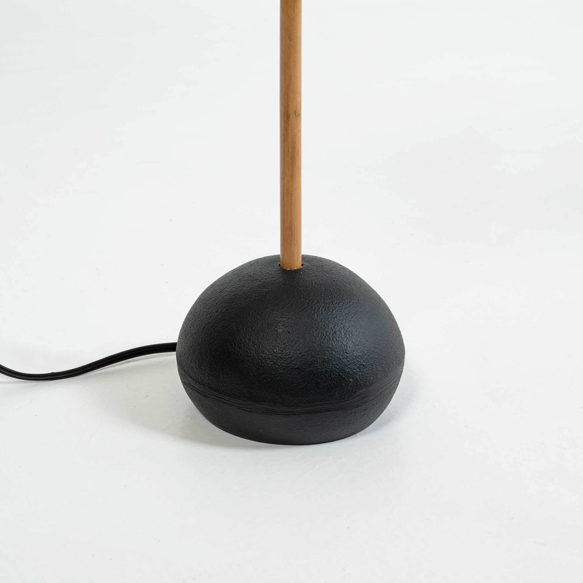 Isamu Noguchi Table Lamp BB1 base with 30F shade In Good Condition For Sale In Seattle, WA
