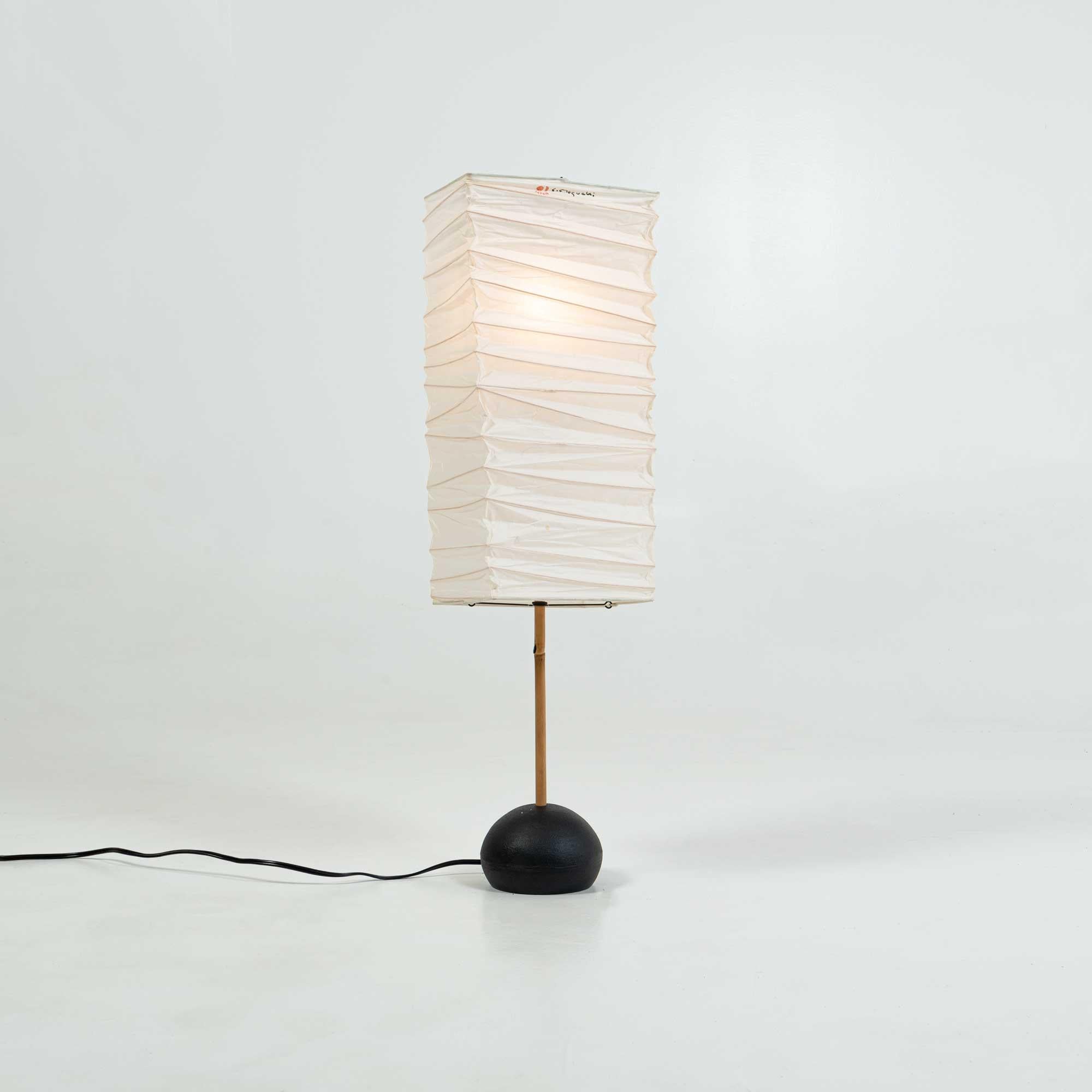 Mid-Century Modern Lampe de bureau Isamu Noguchi BB2-45XN en vente
