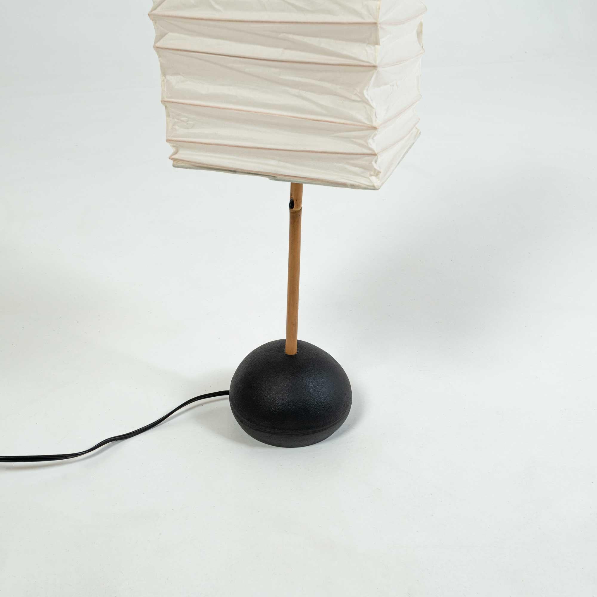 Isamu Noguchi Table Lamp BB2-45XN For Sale 1