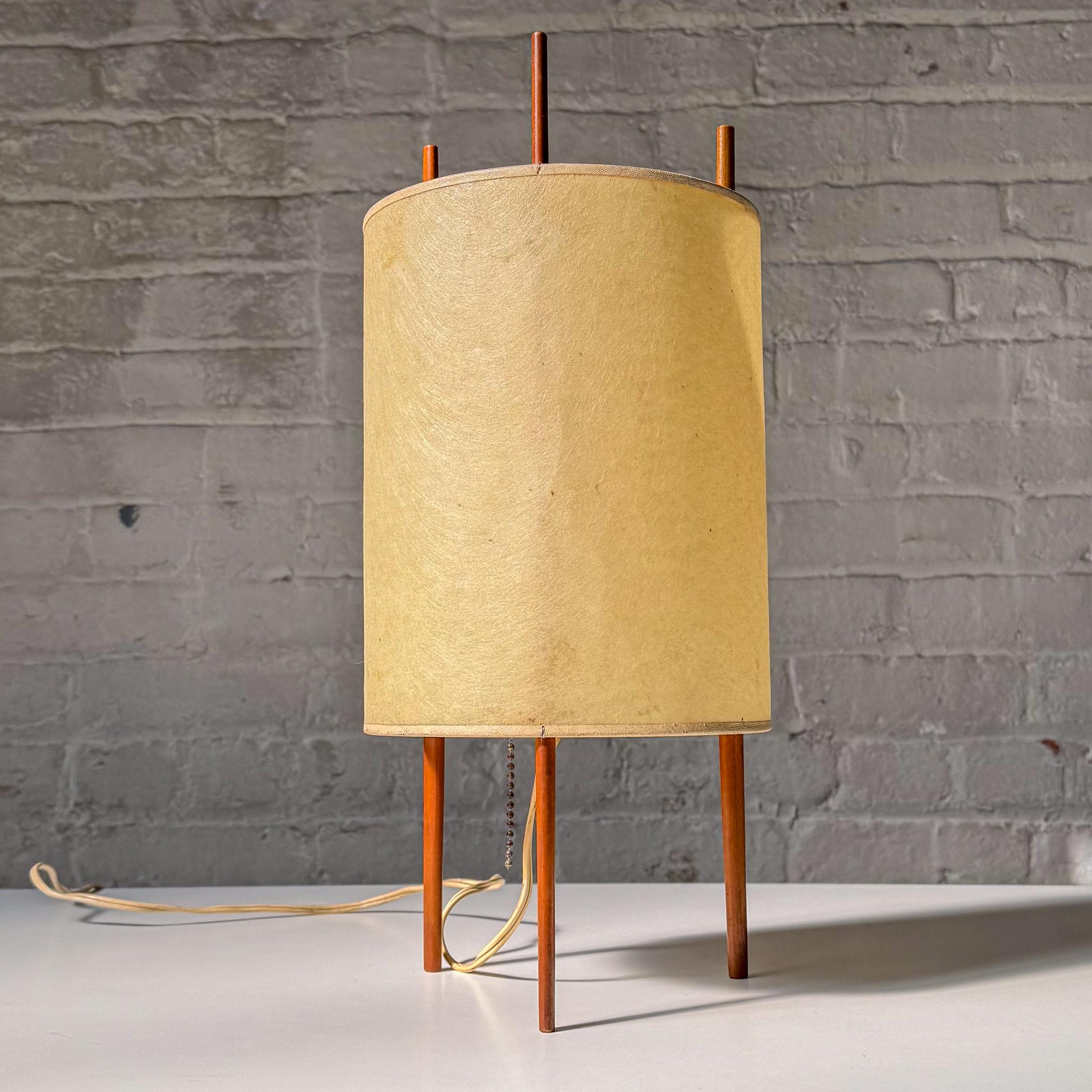 Isamu Noguchi tripod table lamp composed of cherry and fiberglass reinforced polyvinyl. Designed in 1947 and produced by Knoll as model no. 9. A strikingly clean example of this iconic design. Working condition.