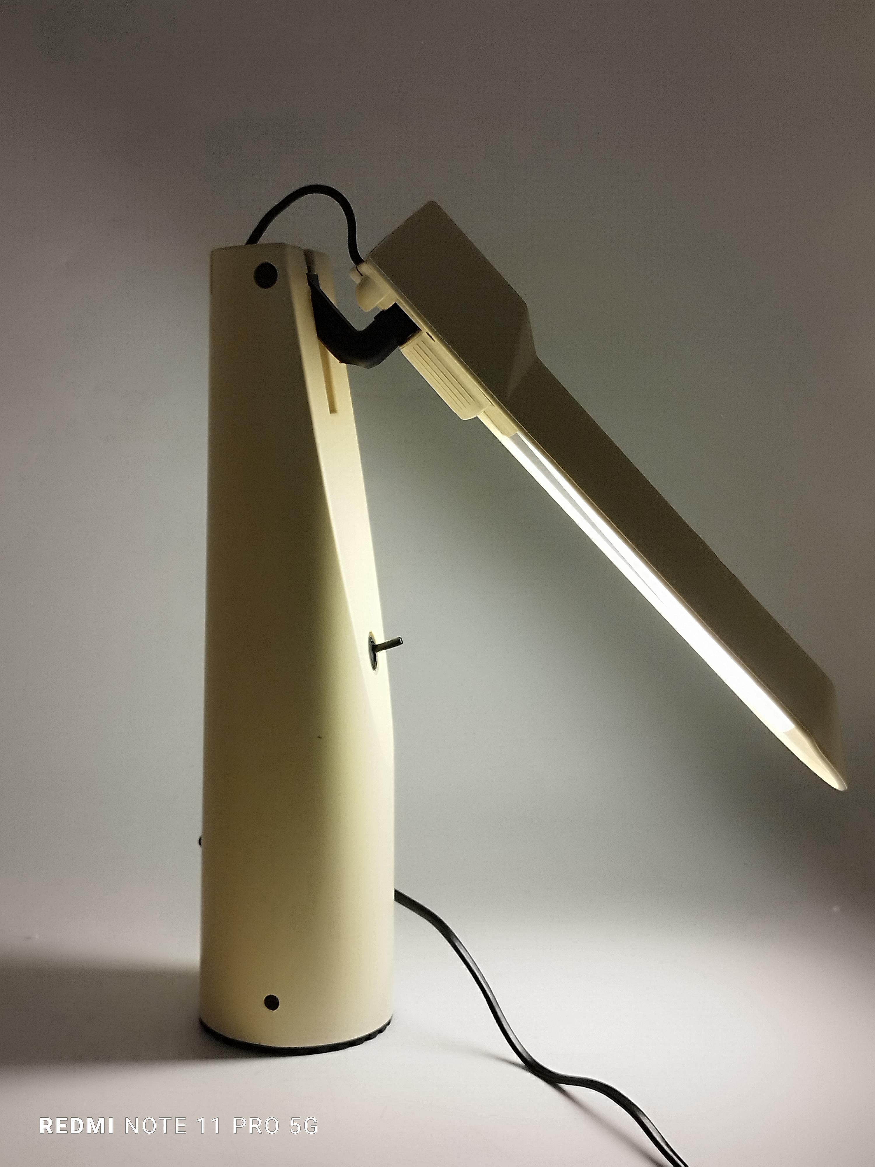 Lampe de bureau Picchio, Isao Hosoe pour Luxo Italiana, Italie, années 1980 en vente 1