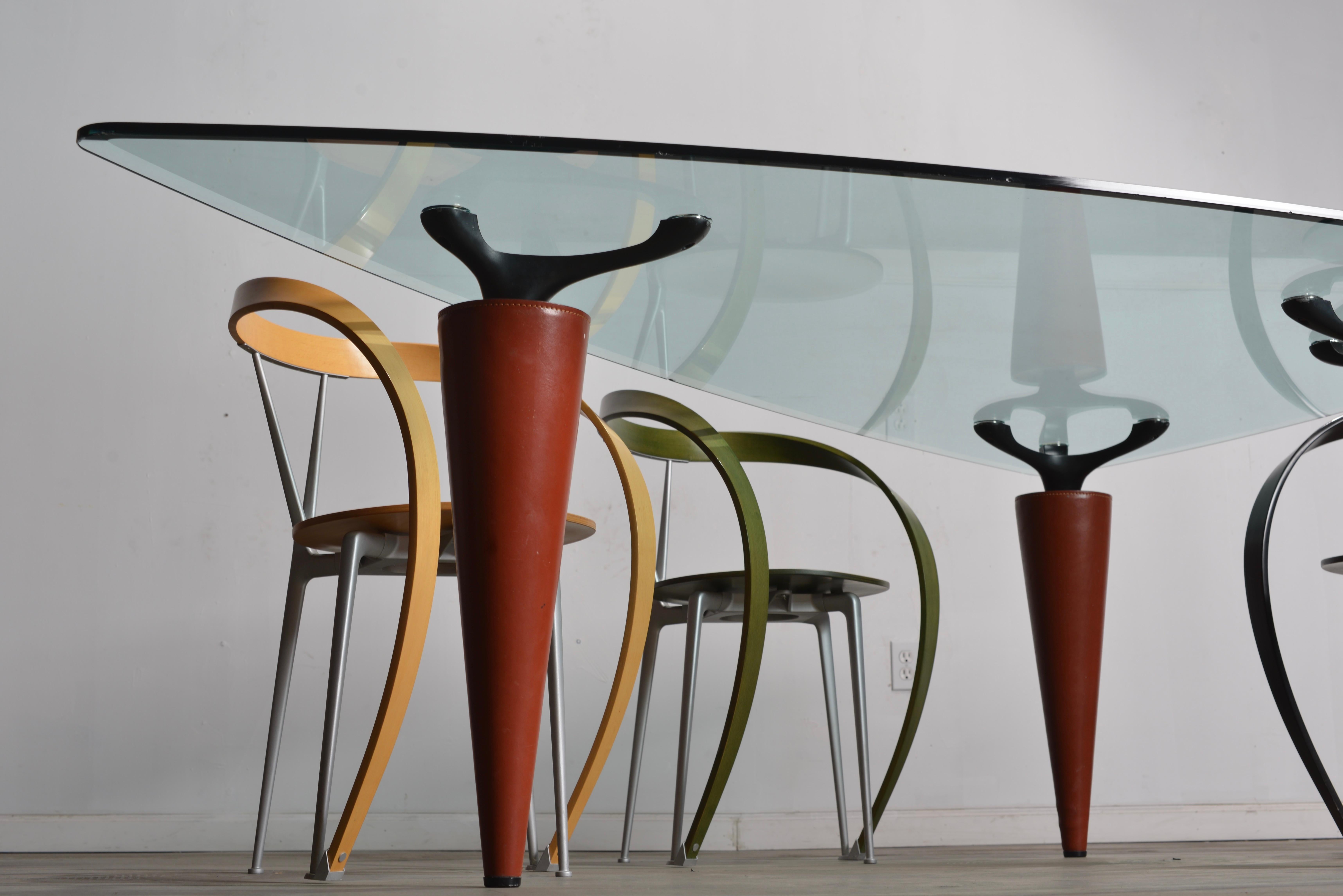 Isao Hosoe Mesa triangular Scalene Oskar 705 by Cassina en venta 5
