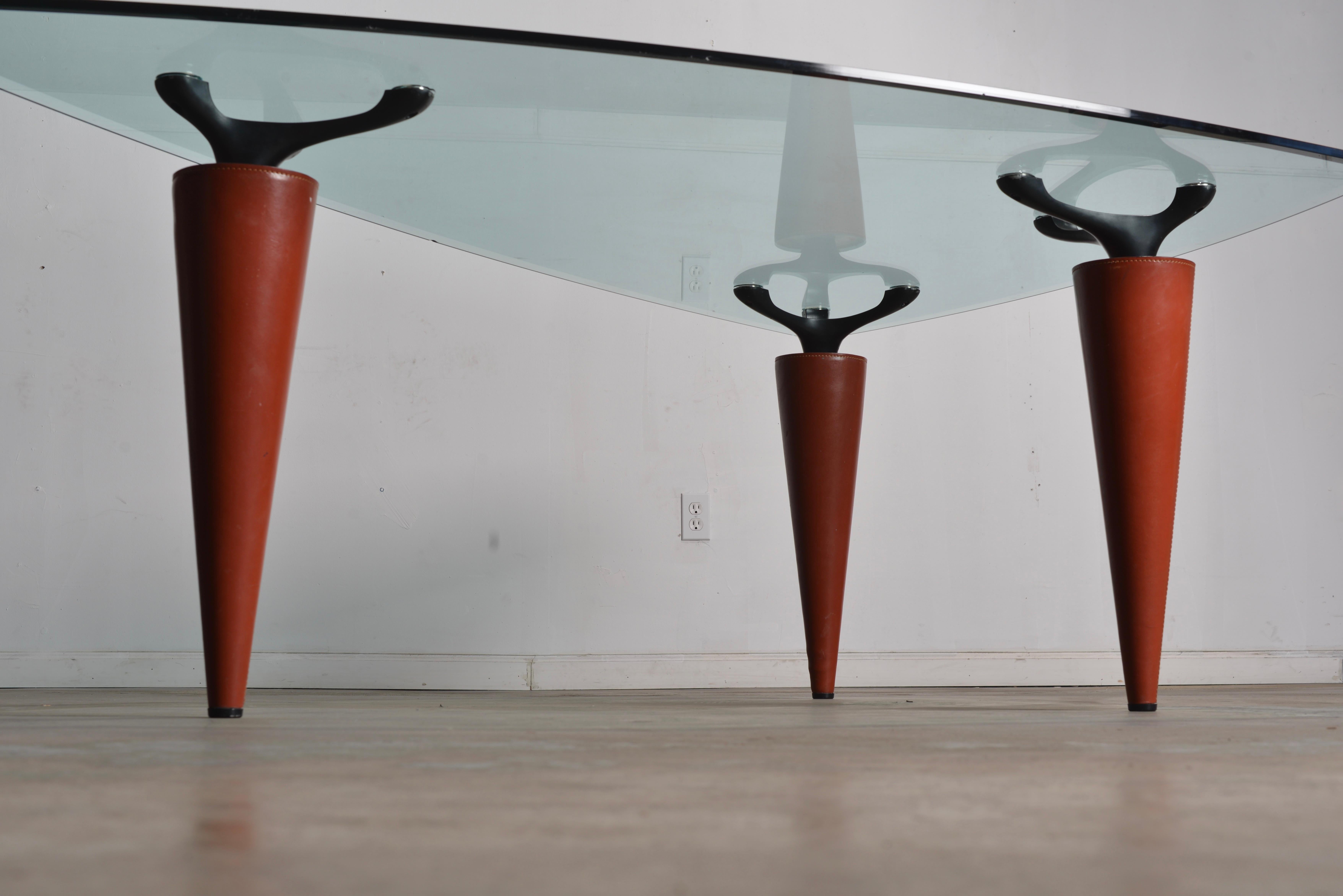 Isao Hosoe Mesa triangular Scalene Oskar 705 by Cassina en venta 7