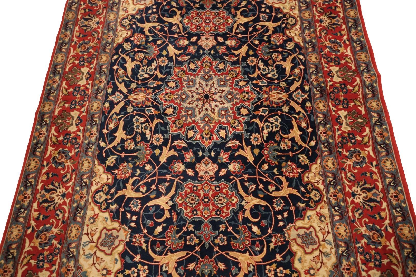 Hand-Knotted Isfahan Antique rug - 3'5